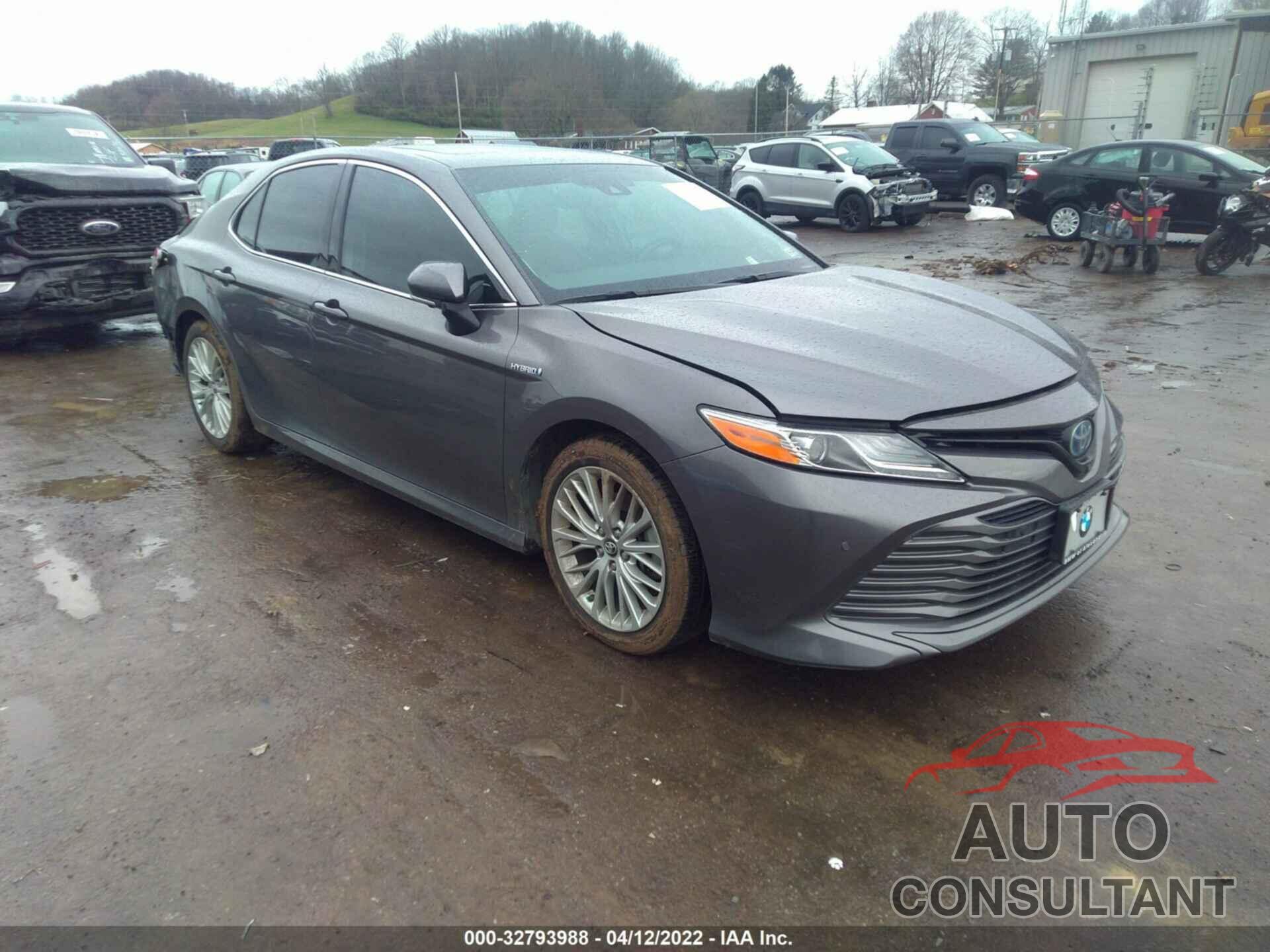 TOYOTA CAMRY 2018 - 4T1B21HK8JU001143