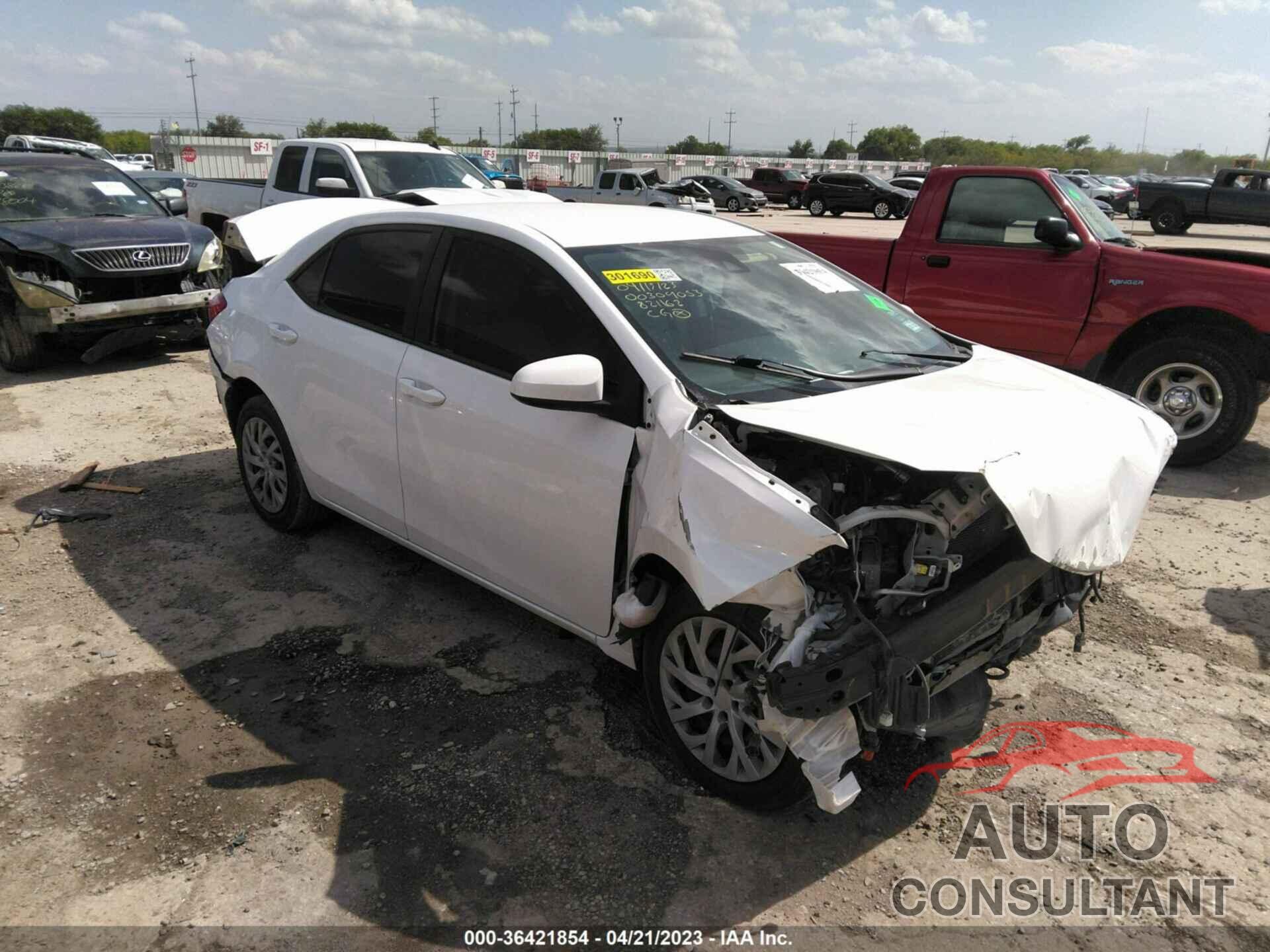 TOYOTA COROLLA 2018 - 5YFBURHE8JP821162