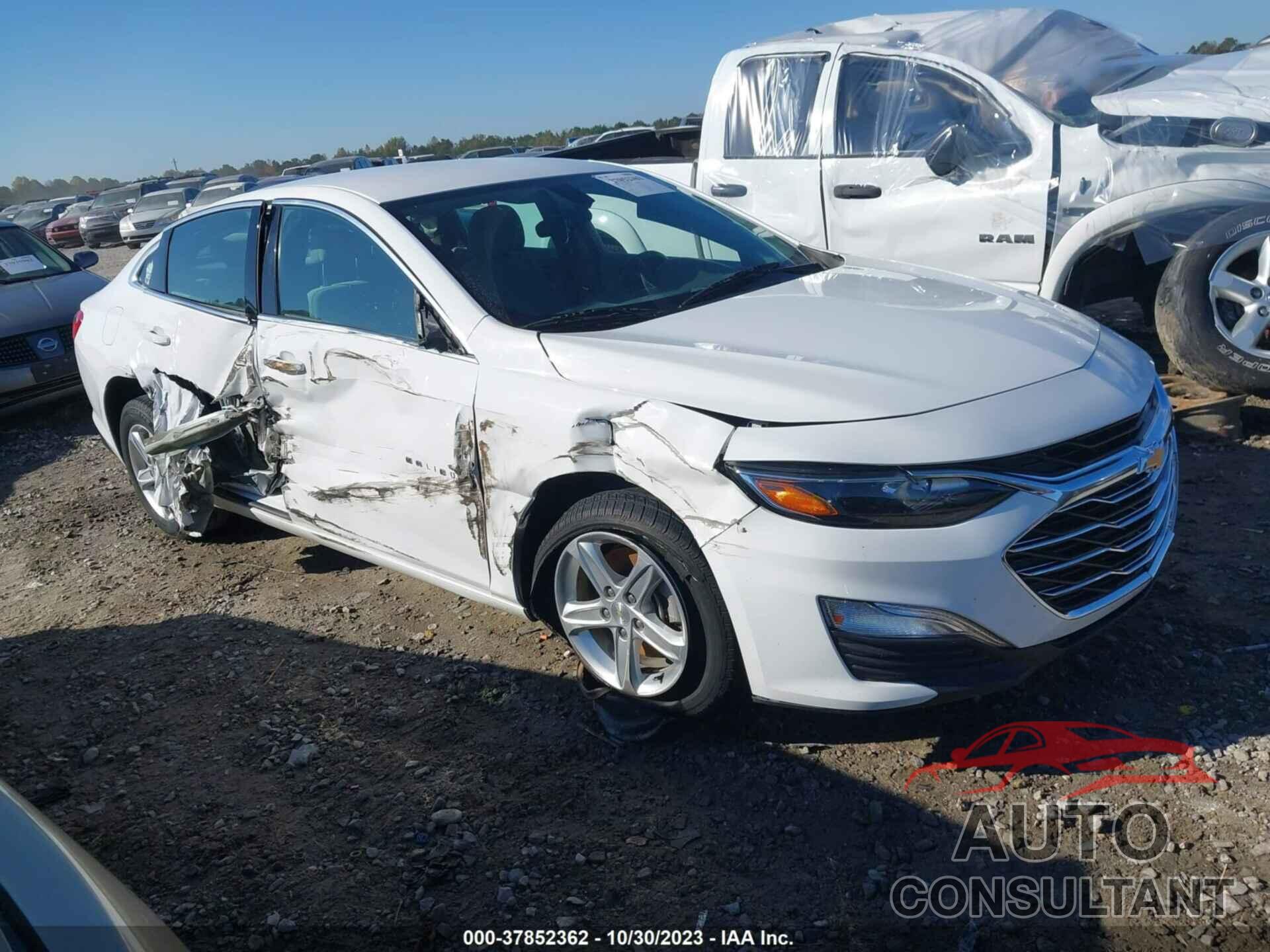 CHEVROLET MALIBU 2020 - 1G1ZB5ST3LF076585