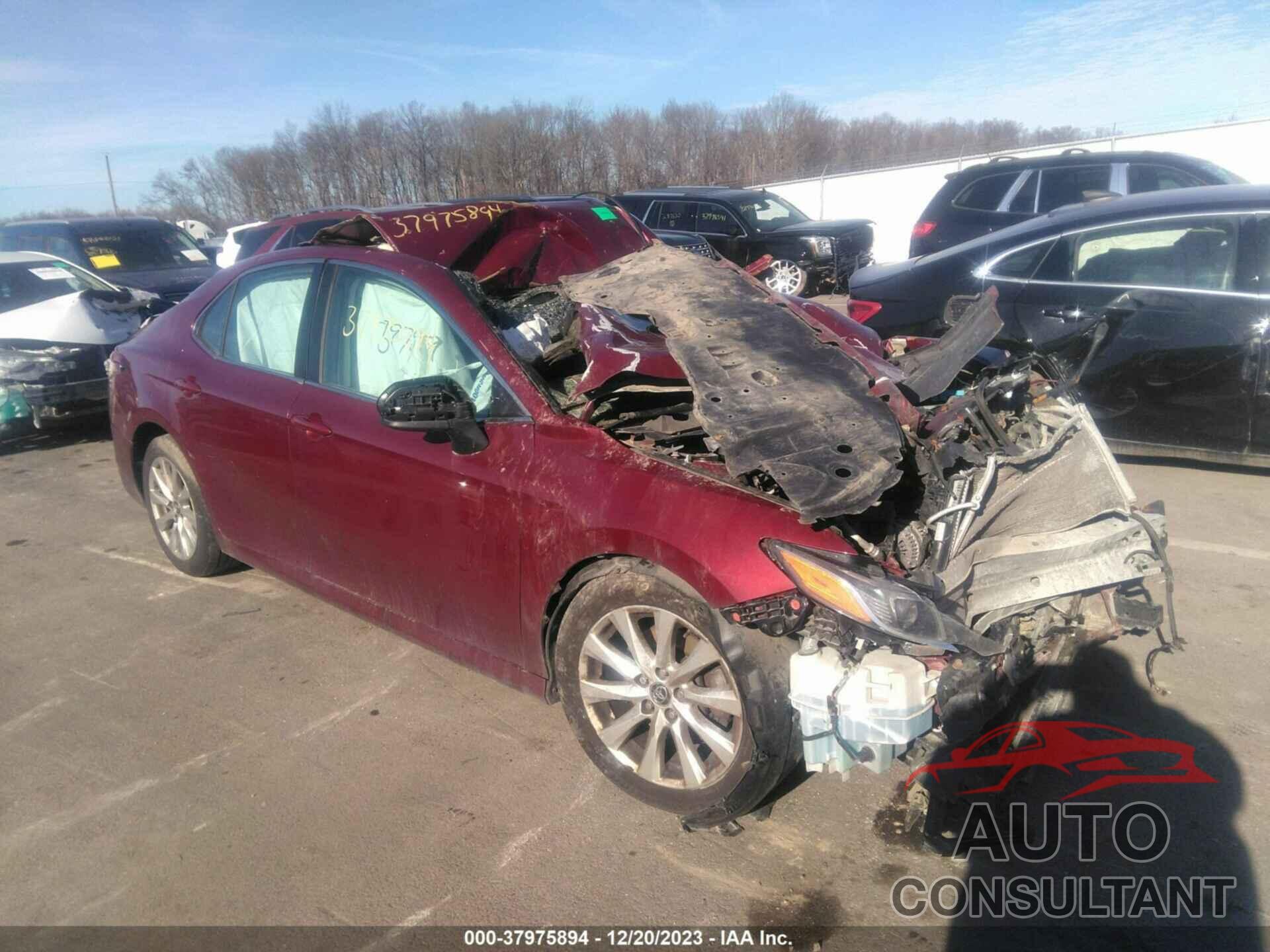 TOYOTA CAMRY 2018 - 4T1B11HK5JU513638