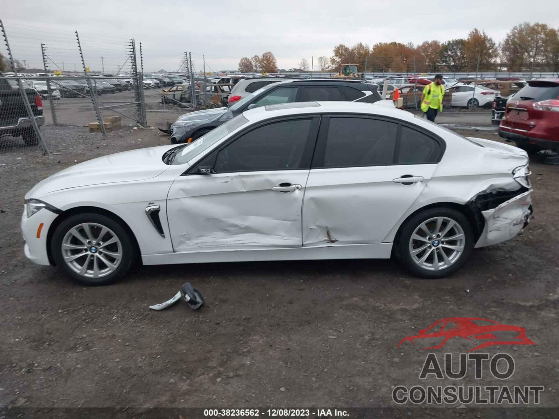 BMW 320I 2018 - WBA8E1G52JNU92737