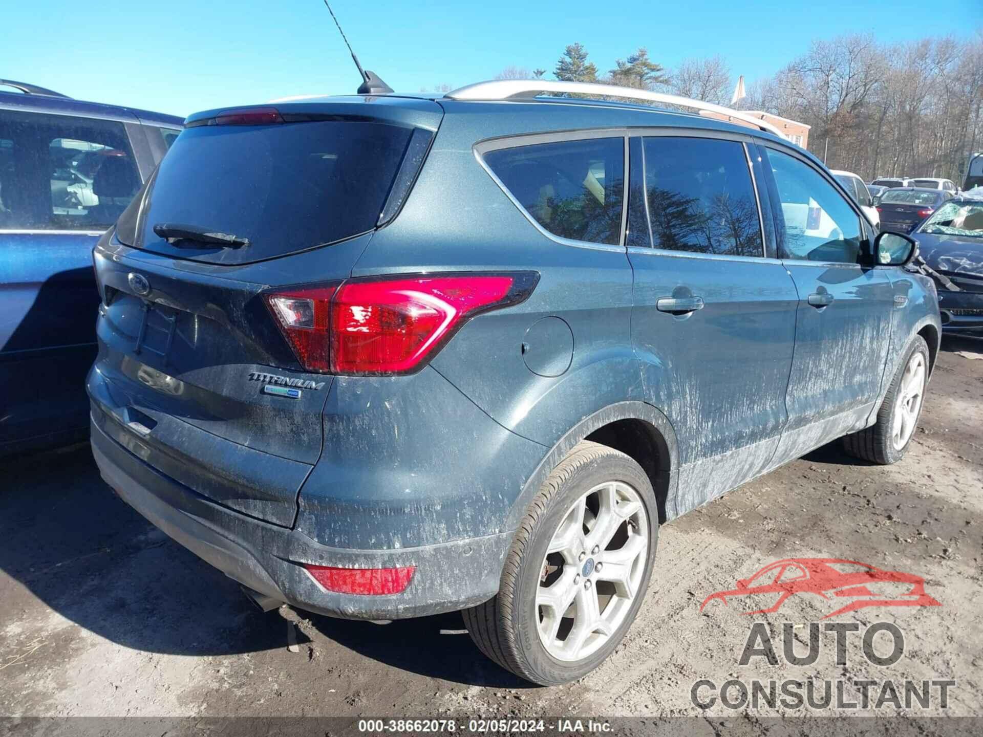 FORD ESCAPE 2019 - 1FMCU9J90KUC17879