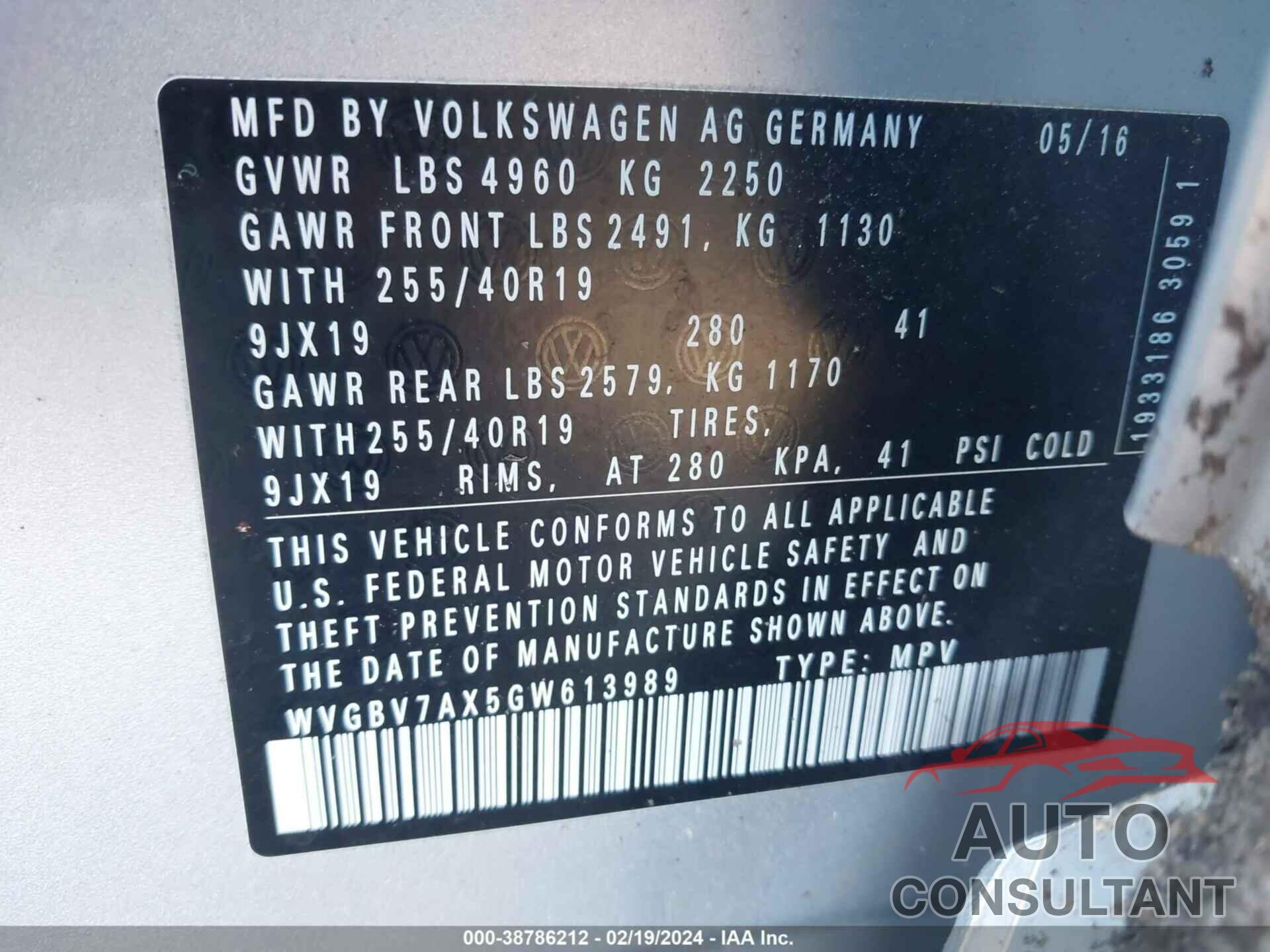 VOLKSWAGEN TIGUAN 2016 - WVGBV7AX5GW613989