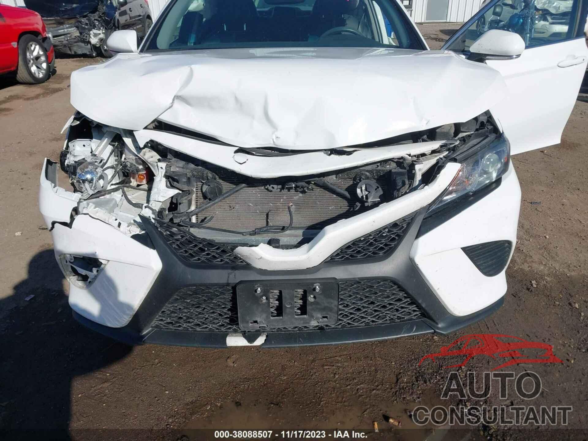 TOYOTA CAMRY 2018 - 4T1B11HK9JU653112