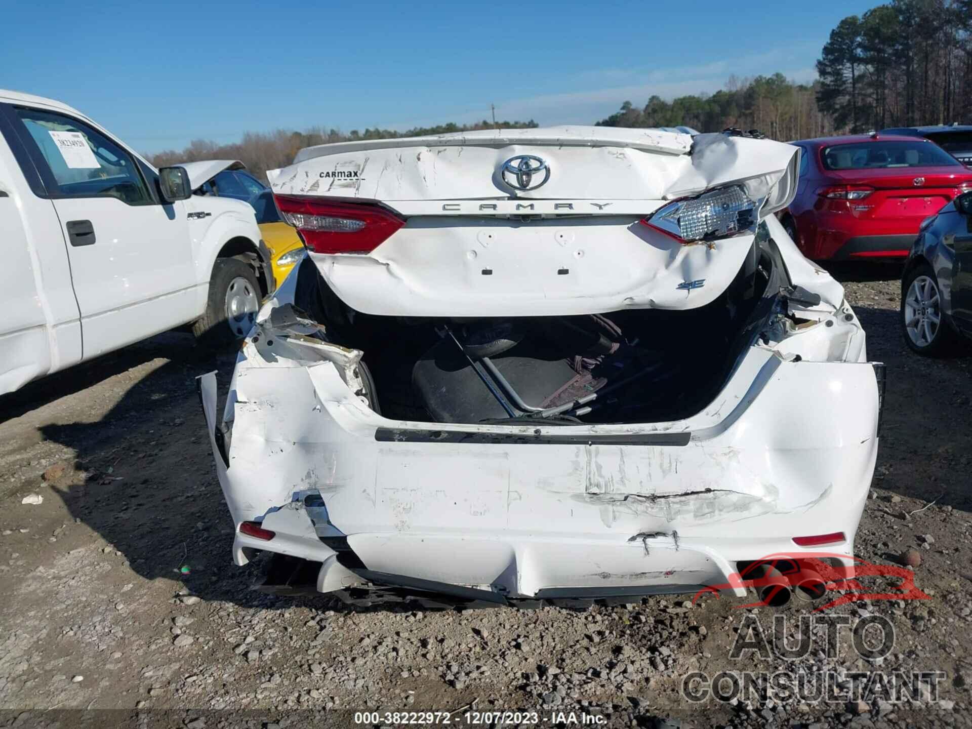 TOYOTA CAMRY 2018 - 4T1B11HK3JU138204