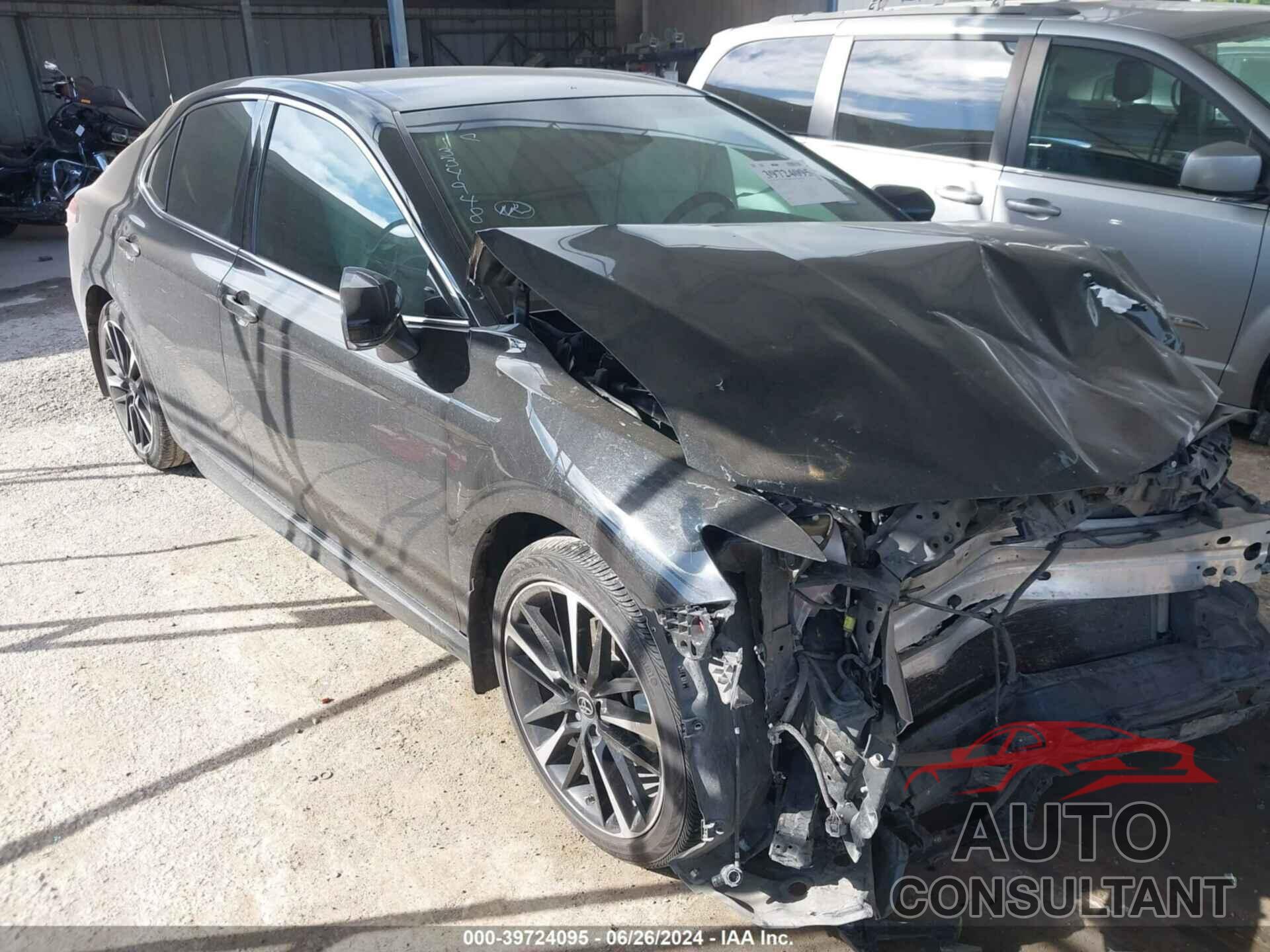 TOYOTA CAMRY 2018 - 4T1B61HK0JU120700