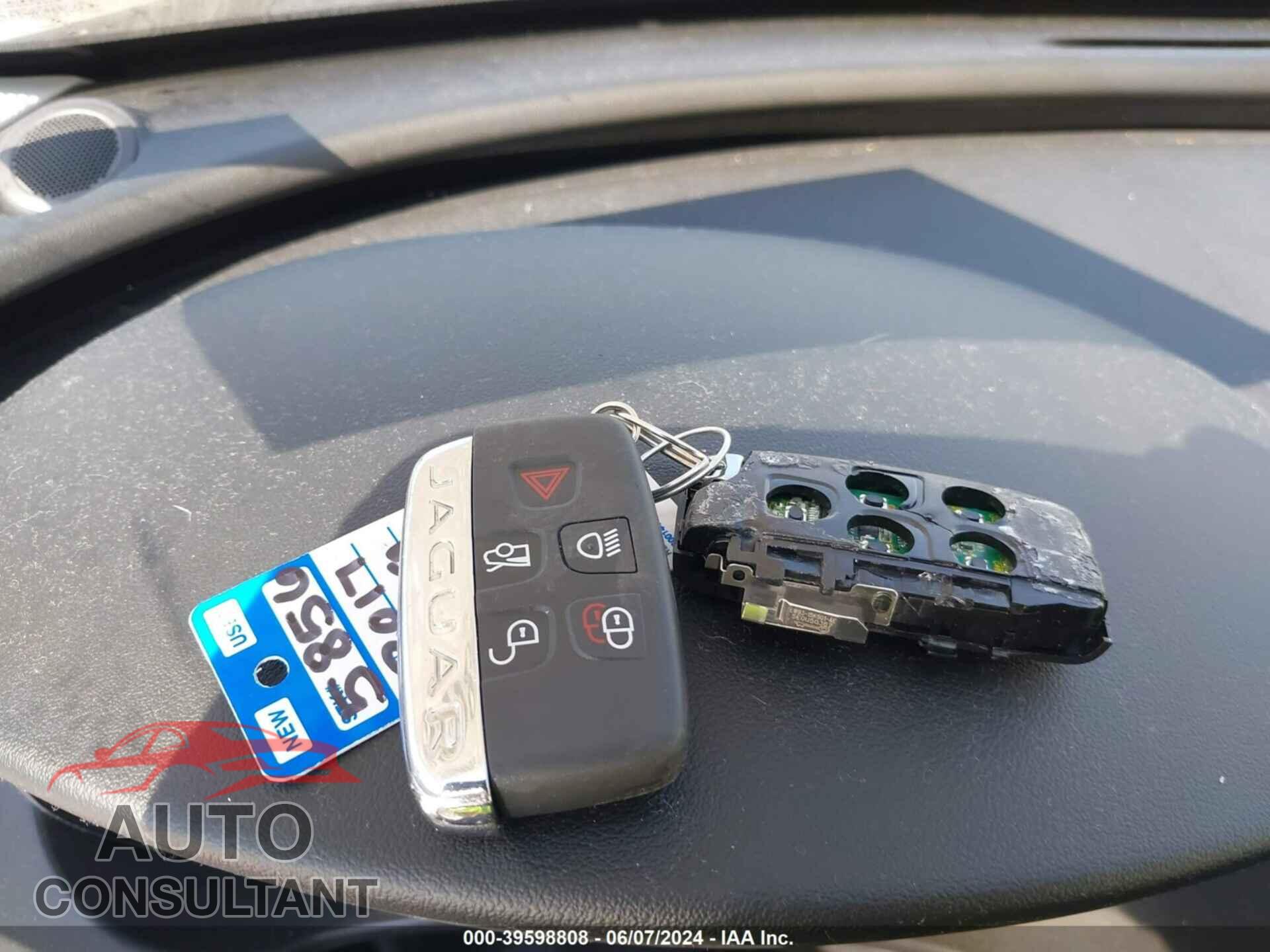 JAGUAR XE 2017 - SAJAR4BG3HA975501