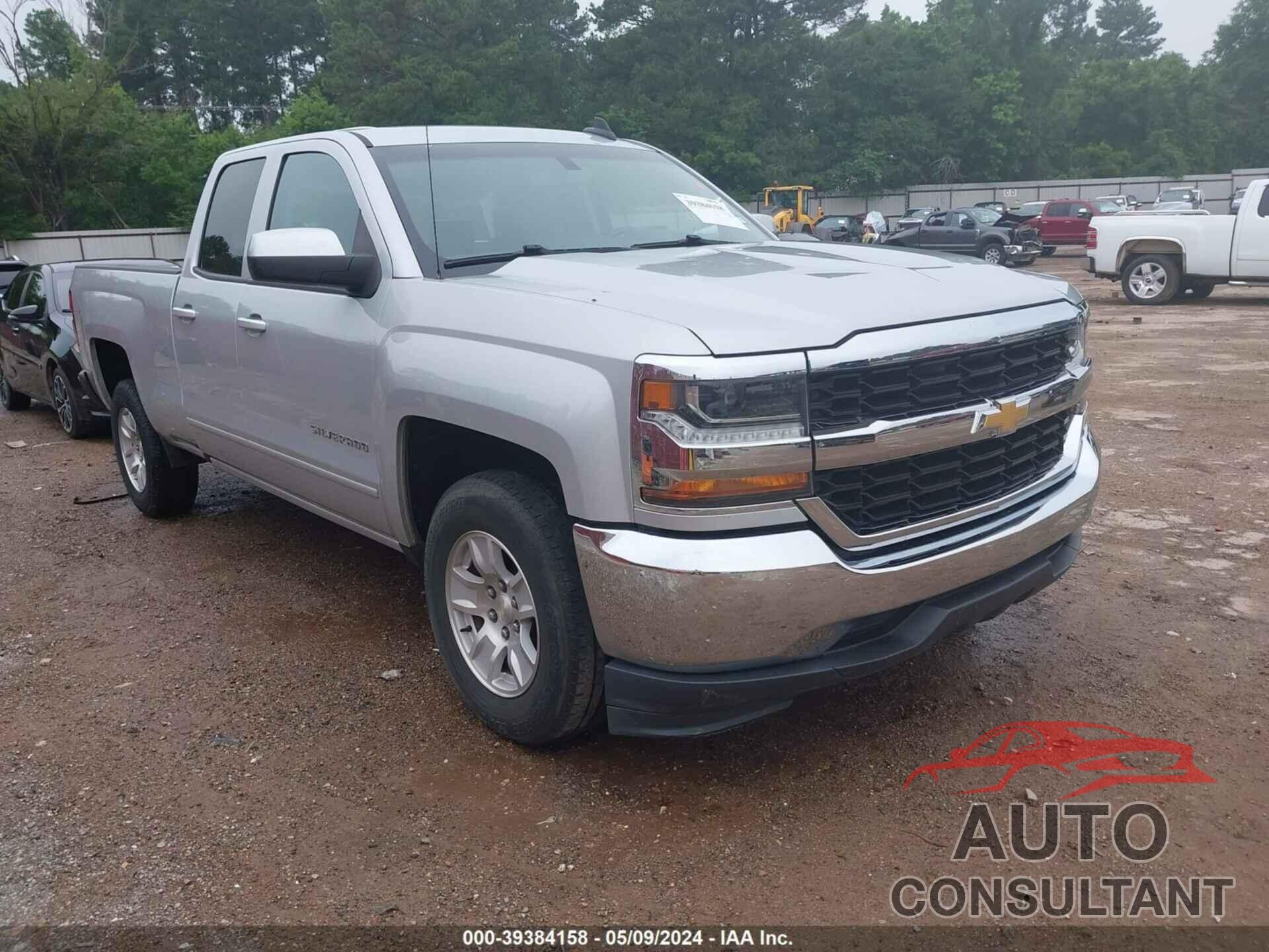 CHEVROLET SILVERADO 1500 2018 - 1GCRCREC2JZ151893