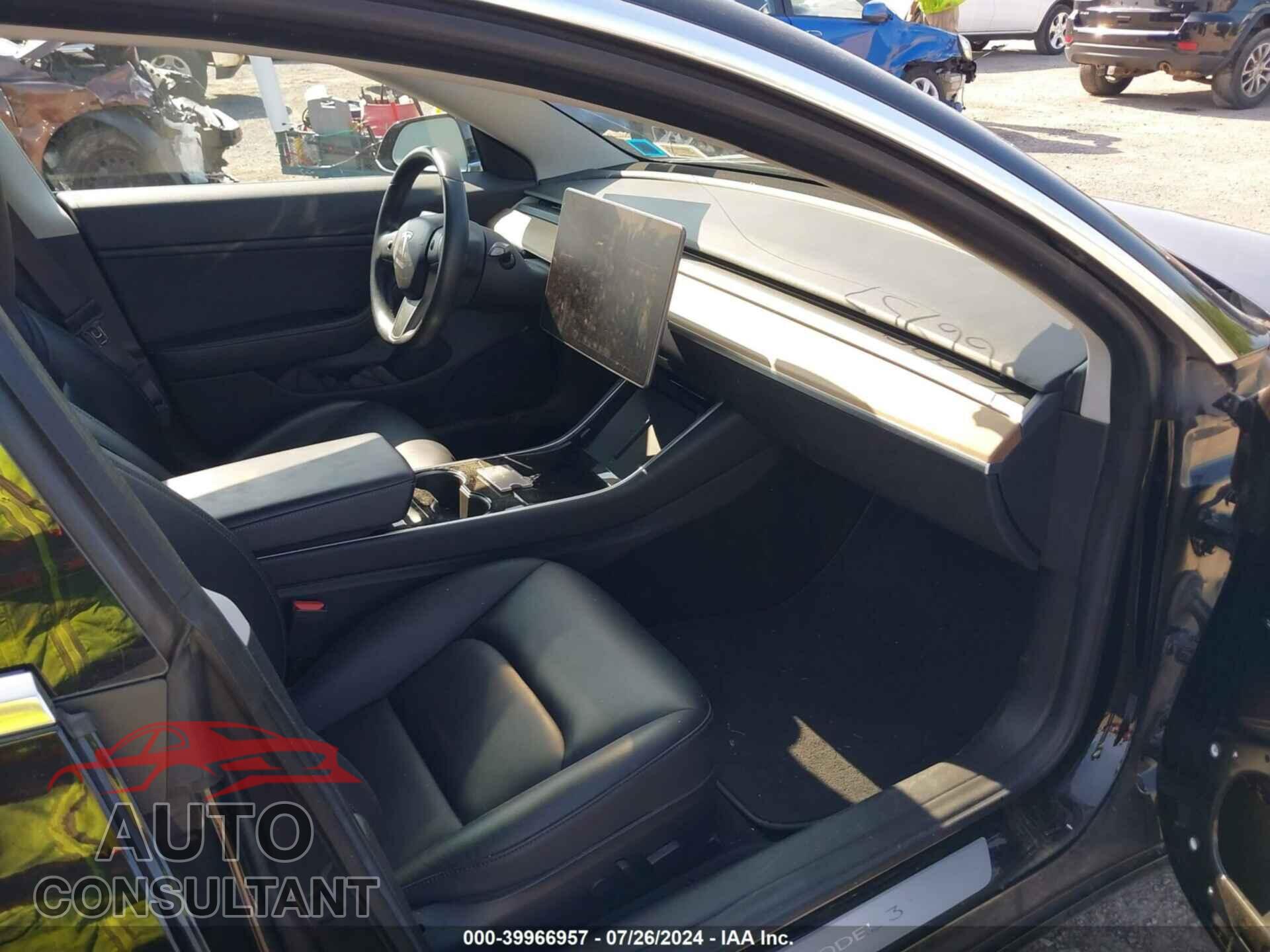 TESLA MODEL 3 2018 - 5YJ3E1EB7JF103319