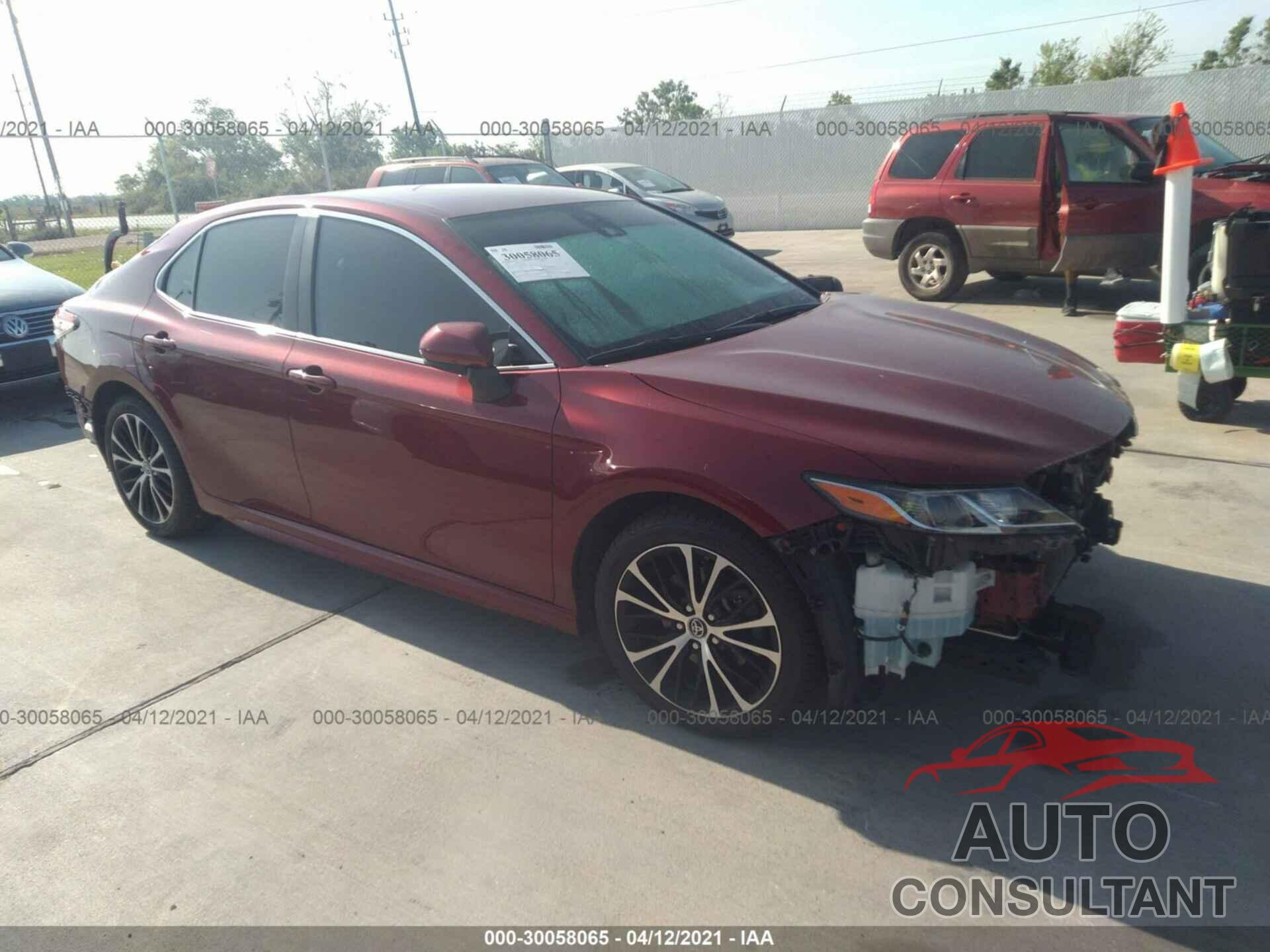 TOYOTA CAMRY 2018 - 4T1B11HK6JU664603