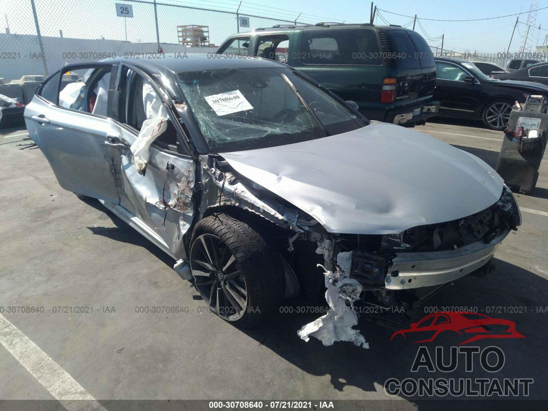 TOYOTA CAMRY 2018 - 4T1B61HK8JU141133
