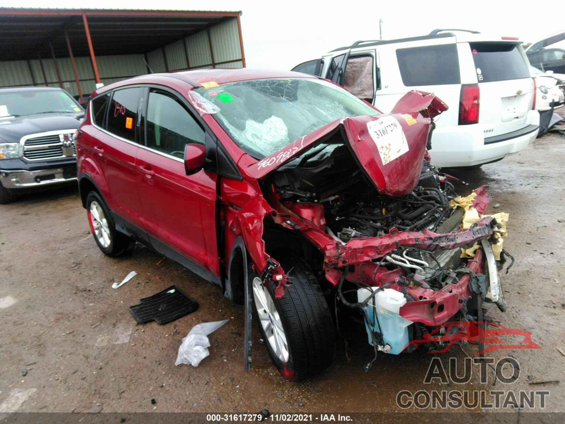 FORD ESCAPE 2017 - 1FMCU0GD5HUF05719