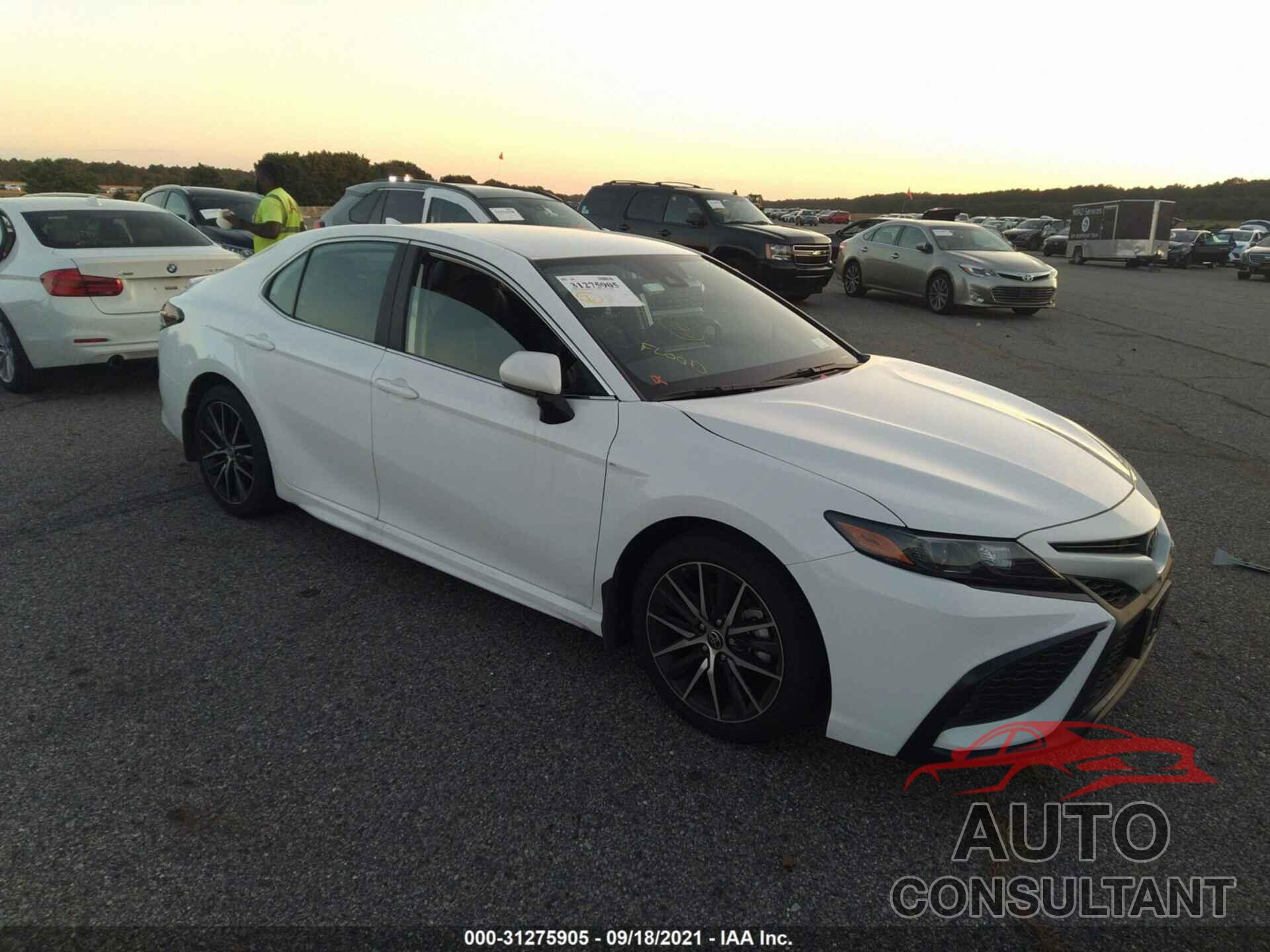 TOYOTA CAMRY 2021 - 4T1G11AK3MU570294