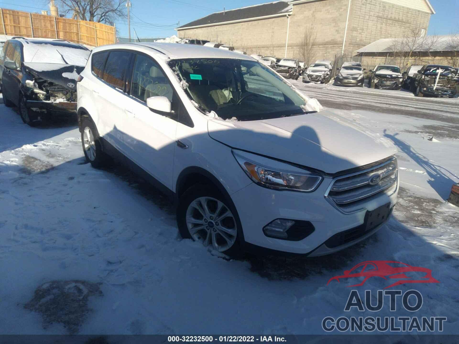 FORD ESCAPE 2017 - 1FMCU9GD6HUC28096