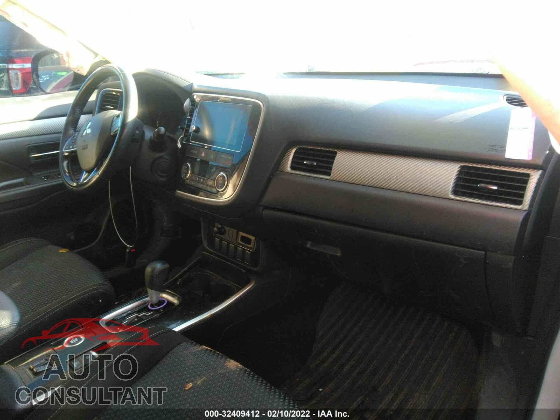 MITSUBISHI OUTLANDER 2017 - JA4AZ3A37HZ040422