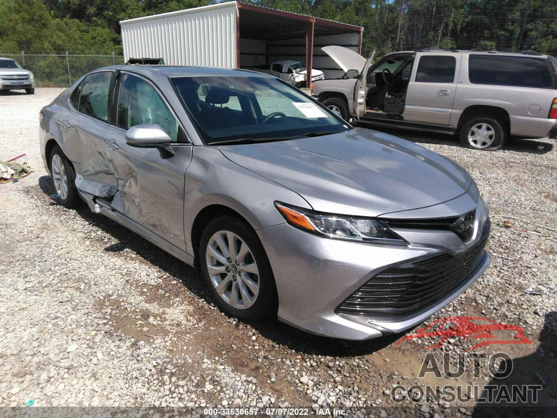 TOYOTA CAMRY 2018 - 4T1B11HK4JU069734