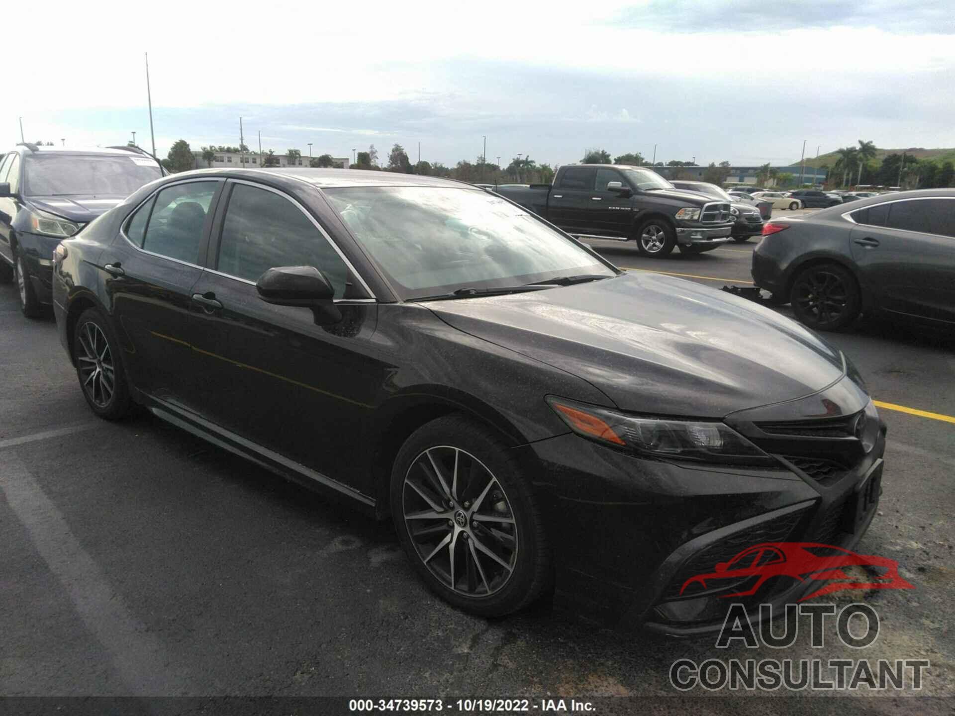 TOYOTA CAMRY 2021 - 4T1G11AKXMU515924