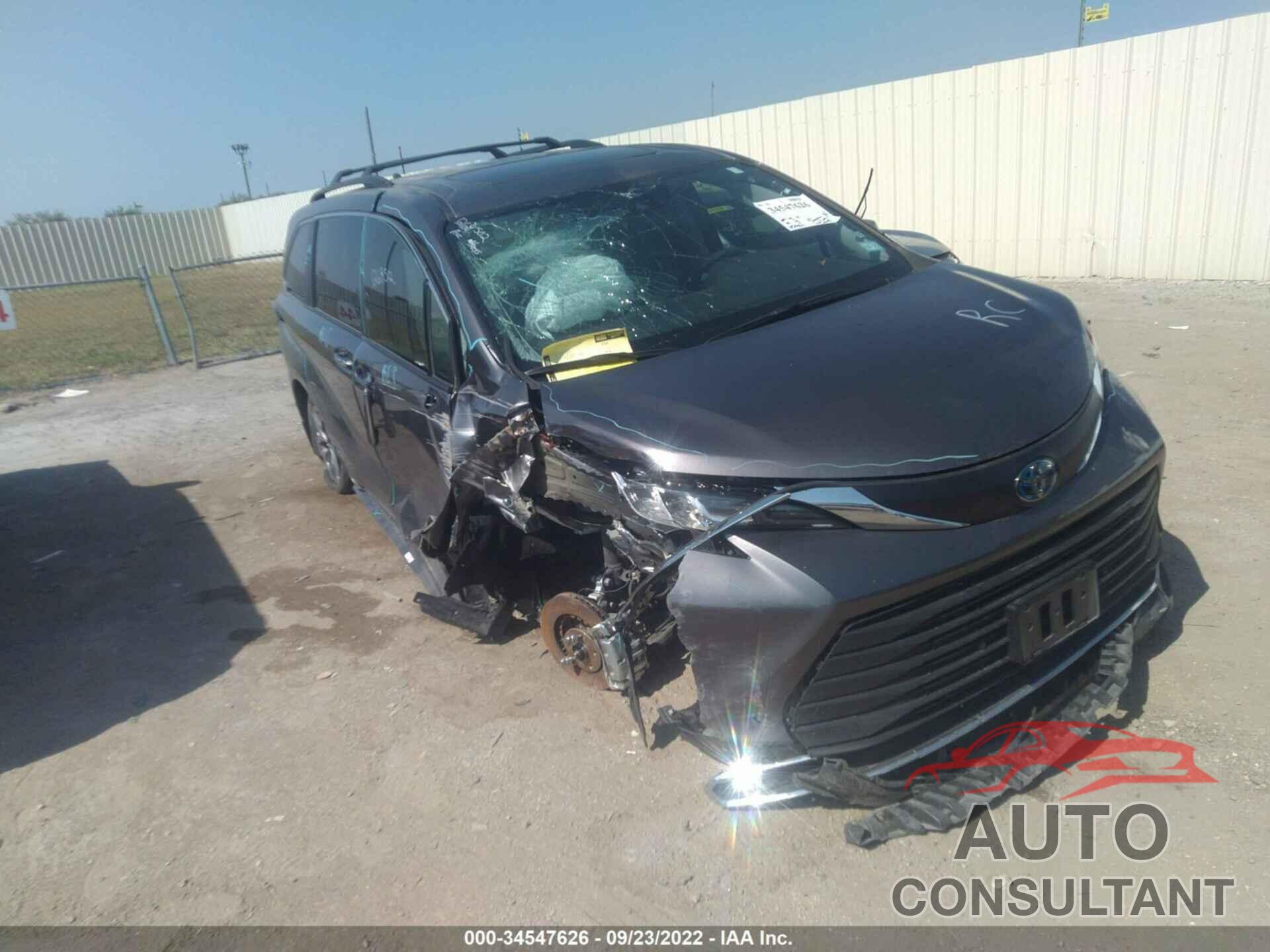 TOYOTA SIENNA 2021 - 5TDYRKEC6MS025169