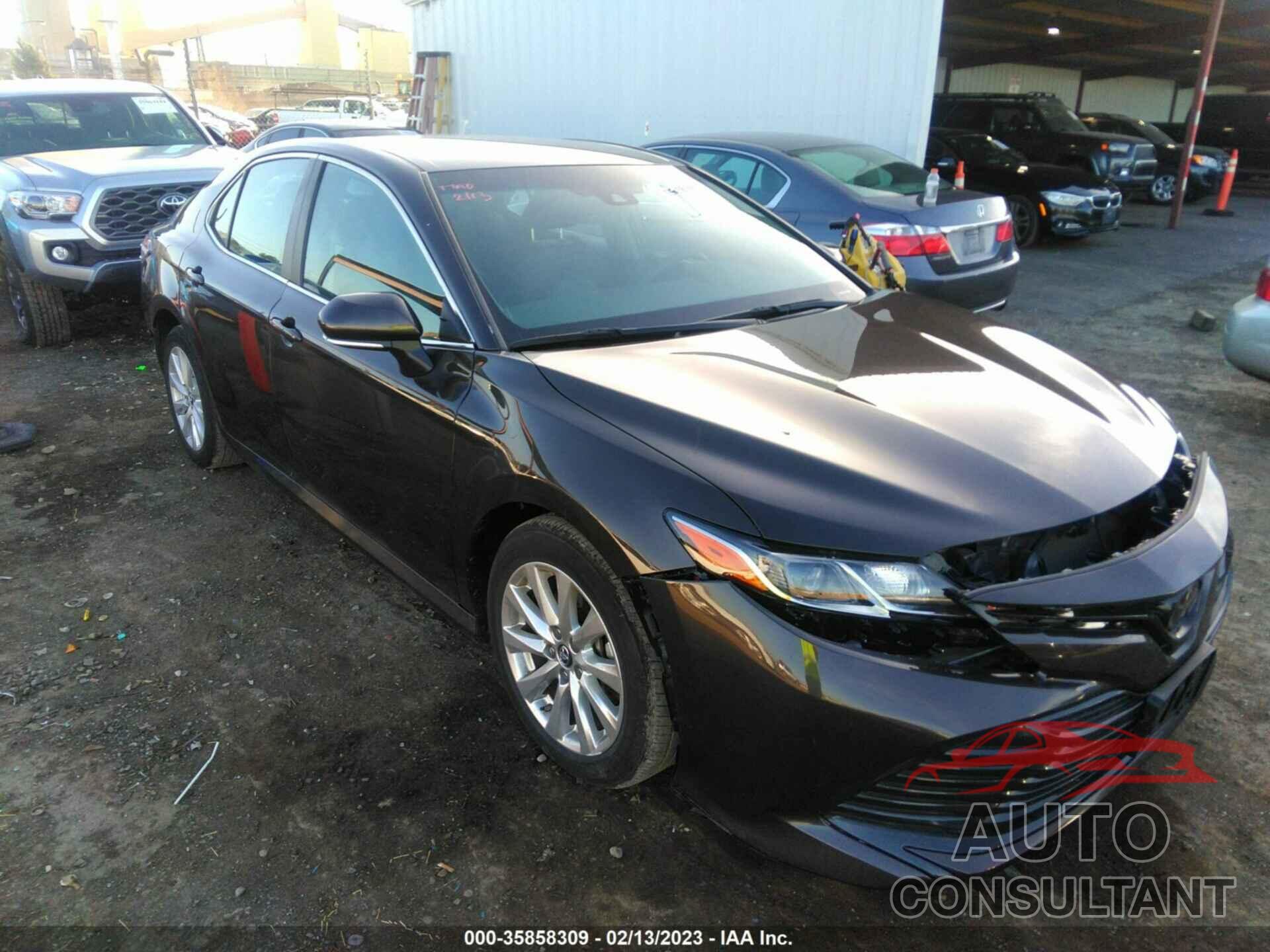 TOYOTA CAMRY 2018 - 4T1B11HK3JU016412