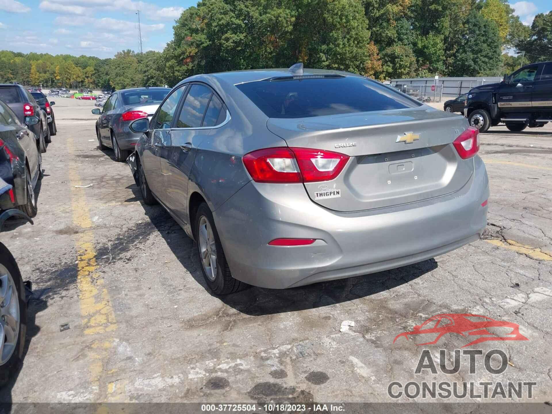 CHEVROLET CRUZE 2018 - 1G1BE5SM9J7237286