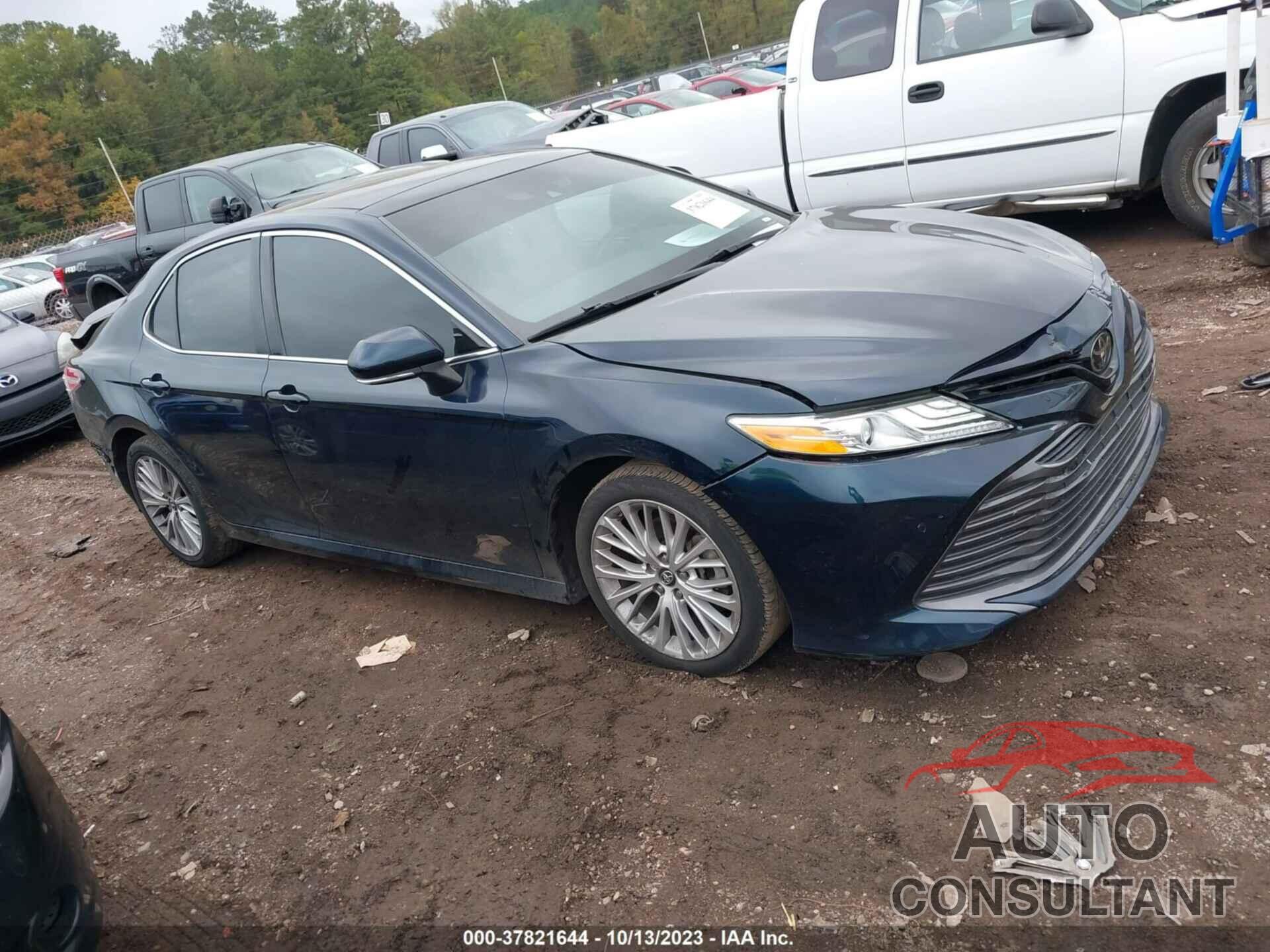 TOYOTA CAMRY 2018 - 4T1B11HK1JU569110