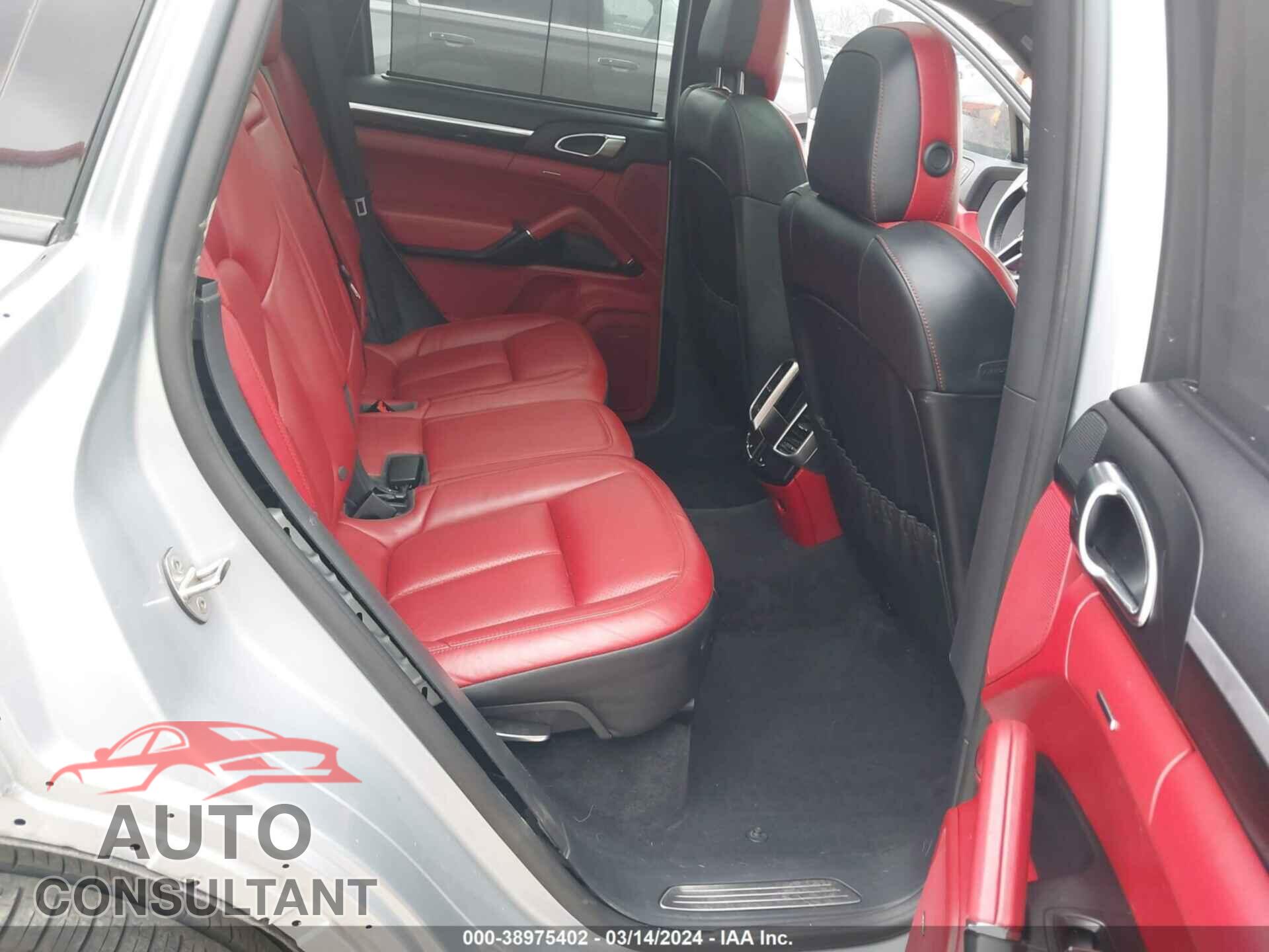 PORSCHE CAYENNE 2017 - WP1AA2A29HKA81513