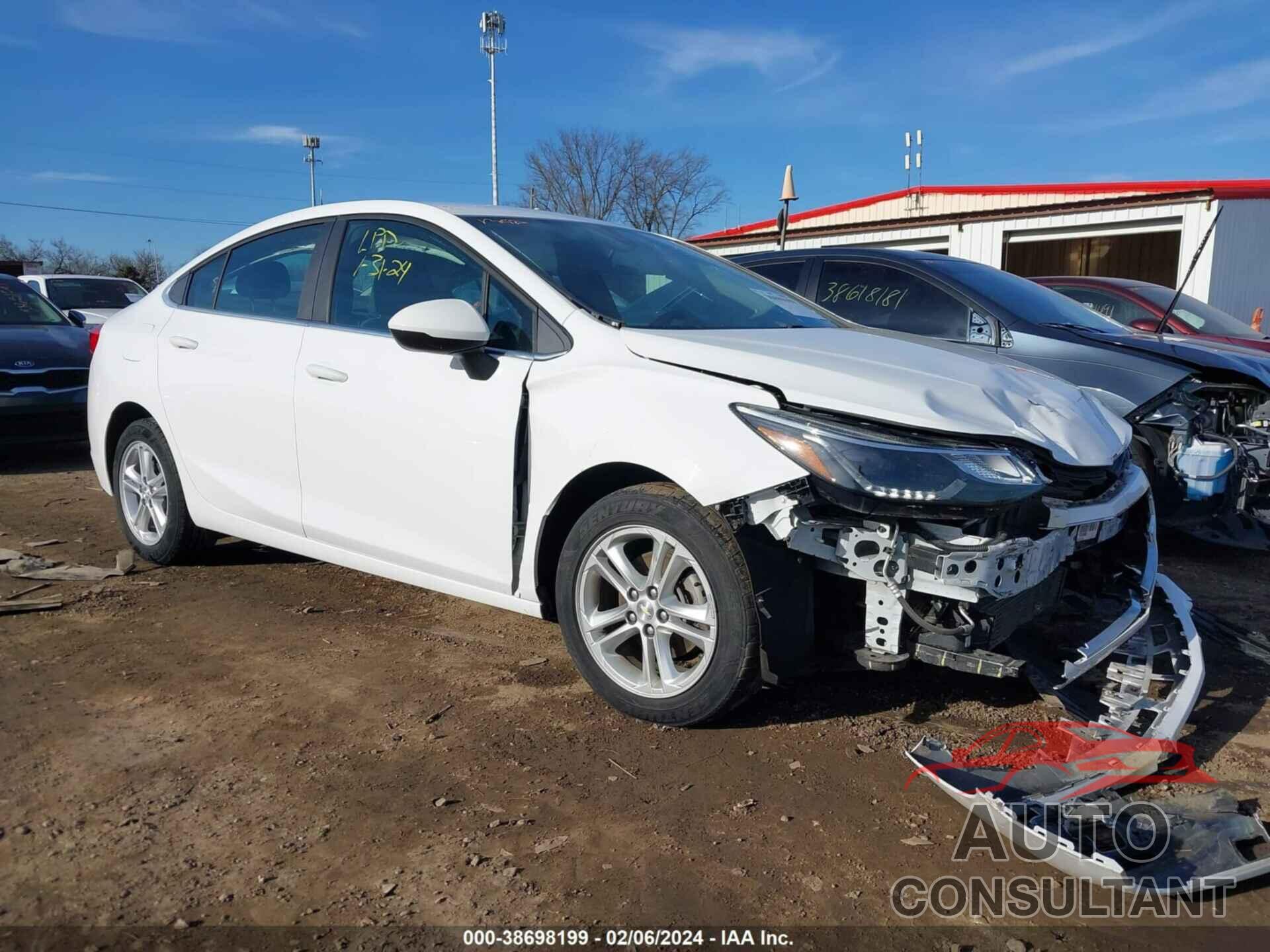 CHEVROLET CRUZE 2018 - 1G1BE5SM8J7164265