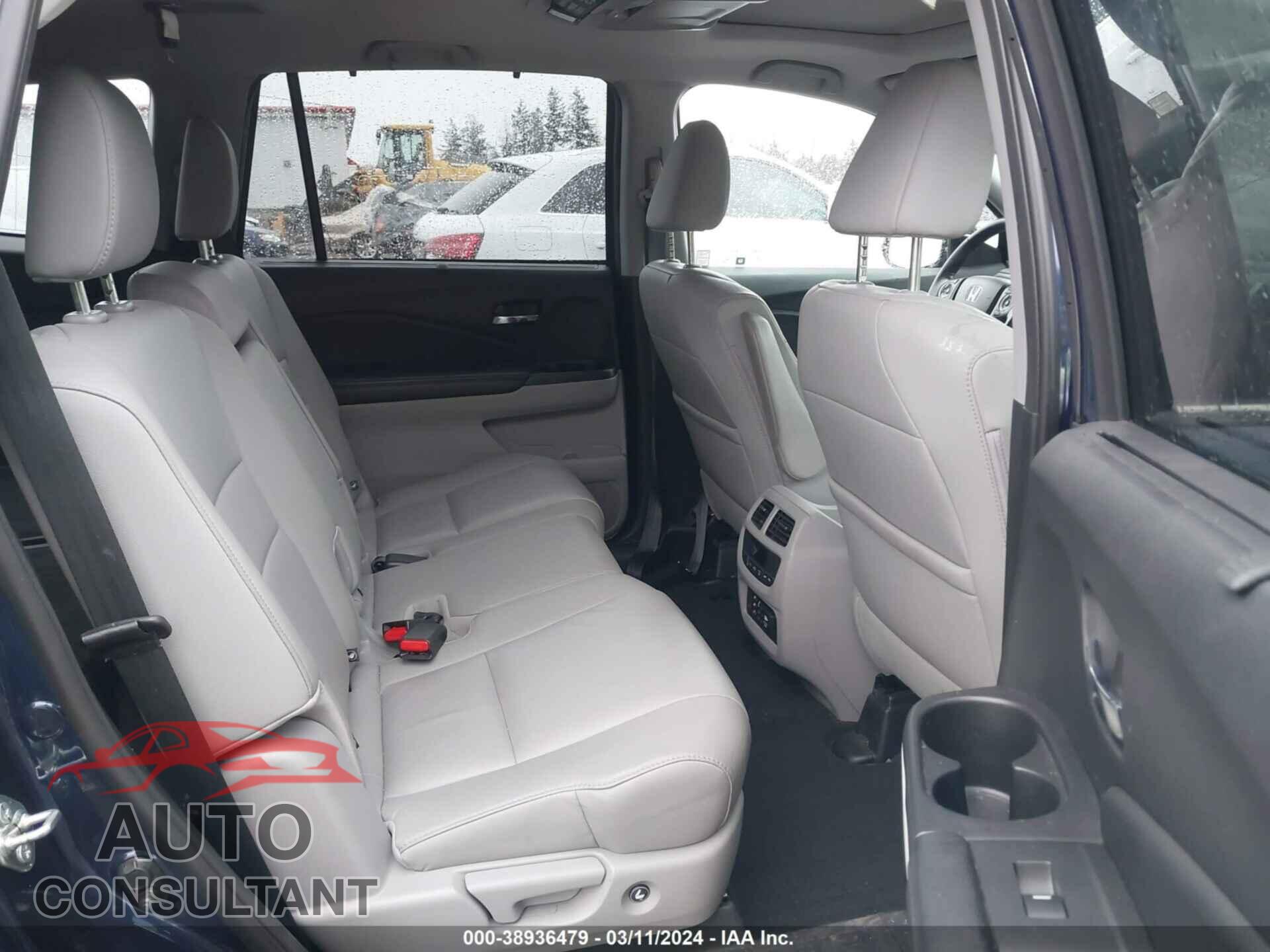 HONDA PILOT 2017 - 5FNYF6H92HB060561