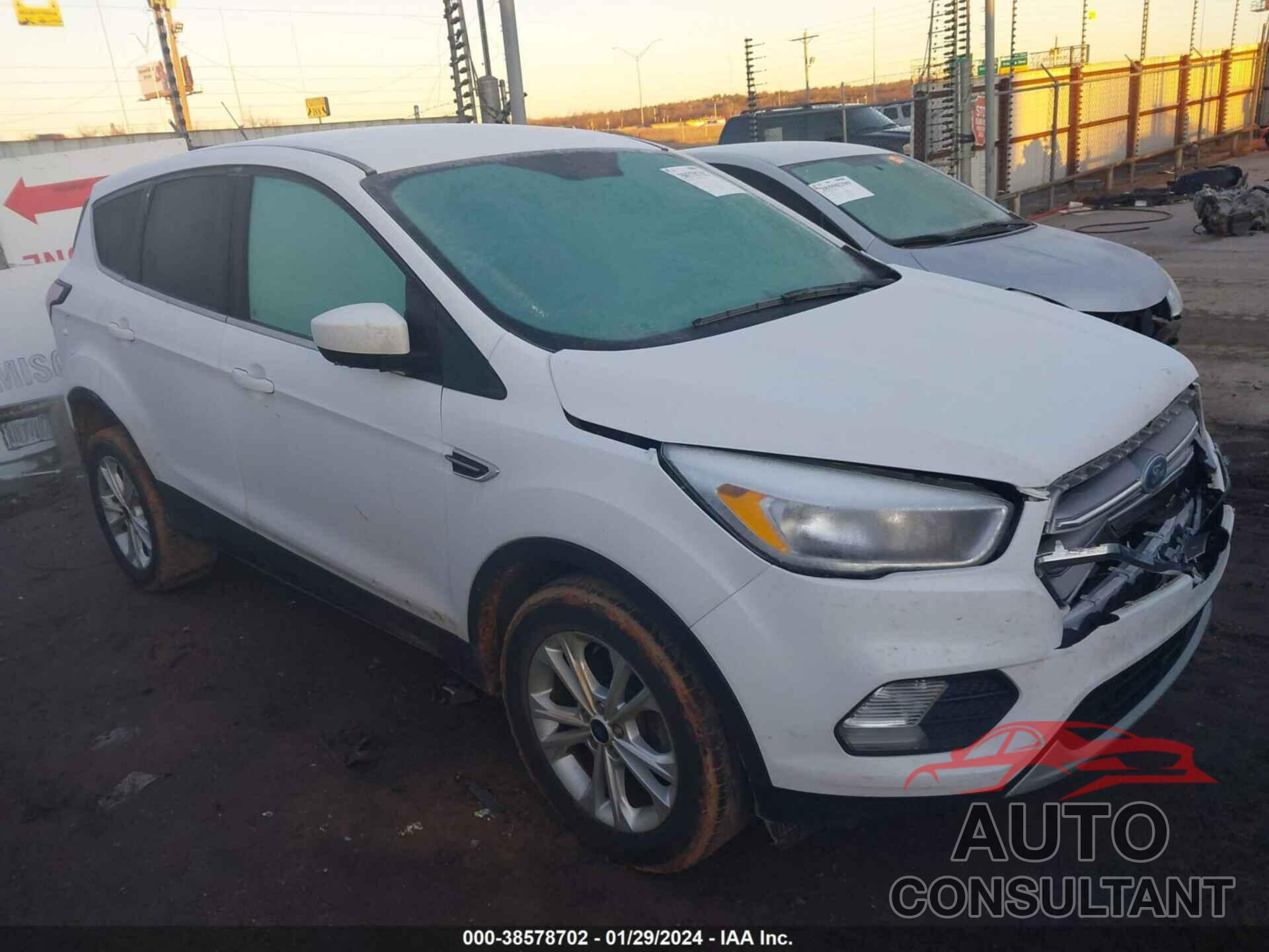 FORD ESCAPE 2017 - 1FMCU0GD5HUE92096