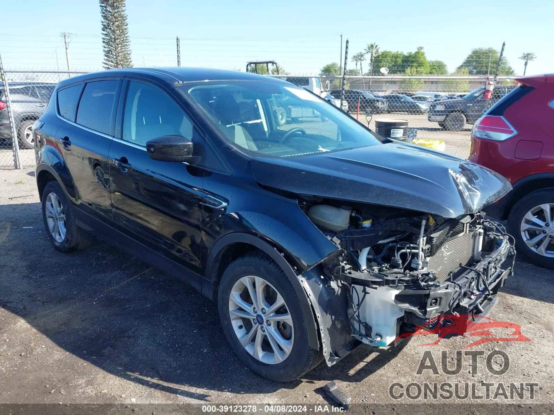 FORD ESCAPE 2017 - 1FMCU9G97HUA24483