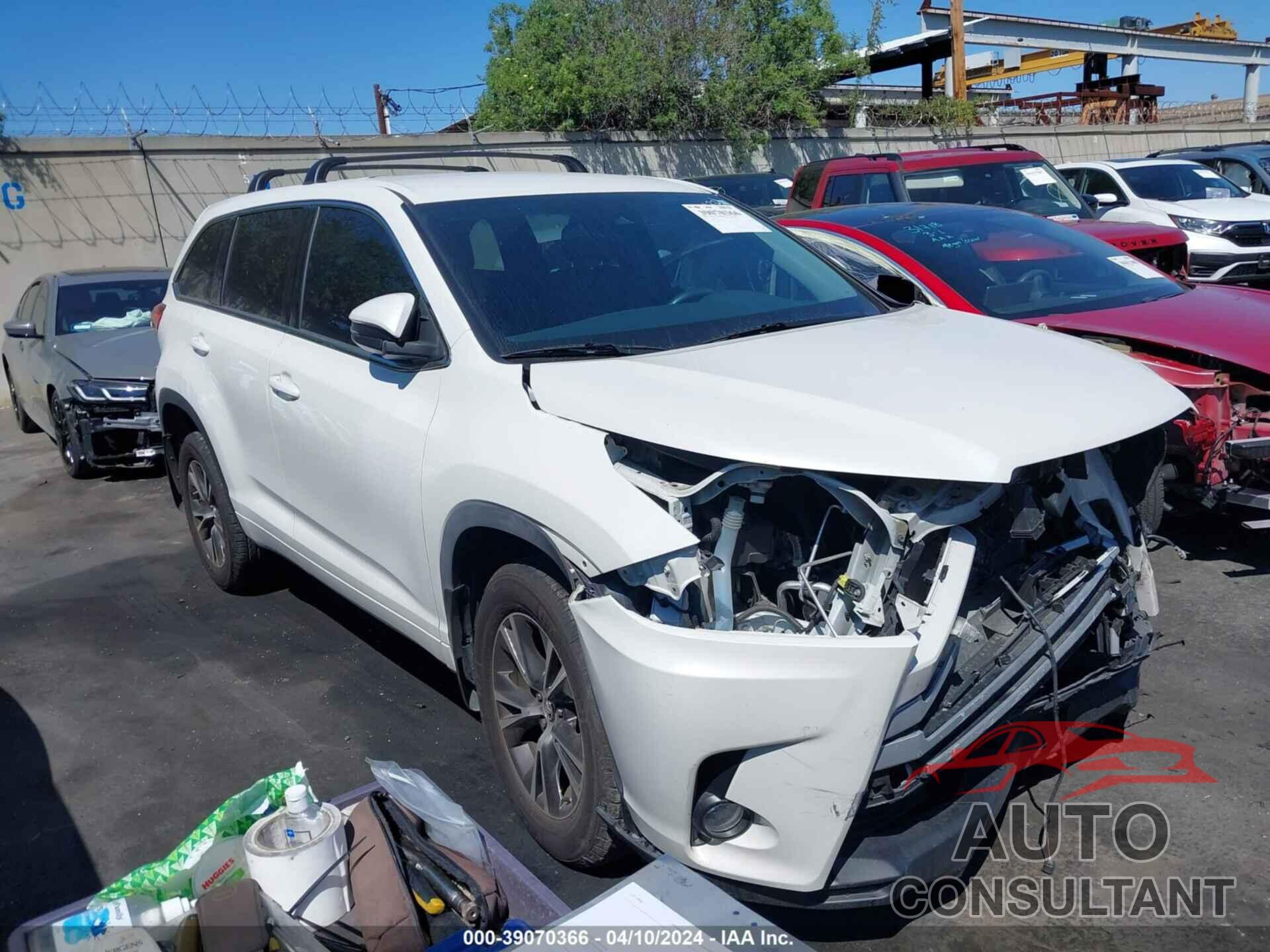 TOYOTA HIGHLANDER 2018 - 5TDBZRFH5JS862189