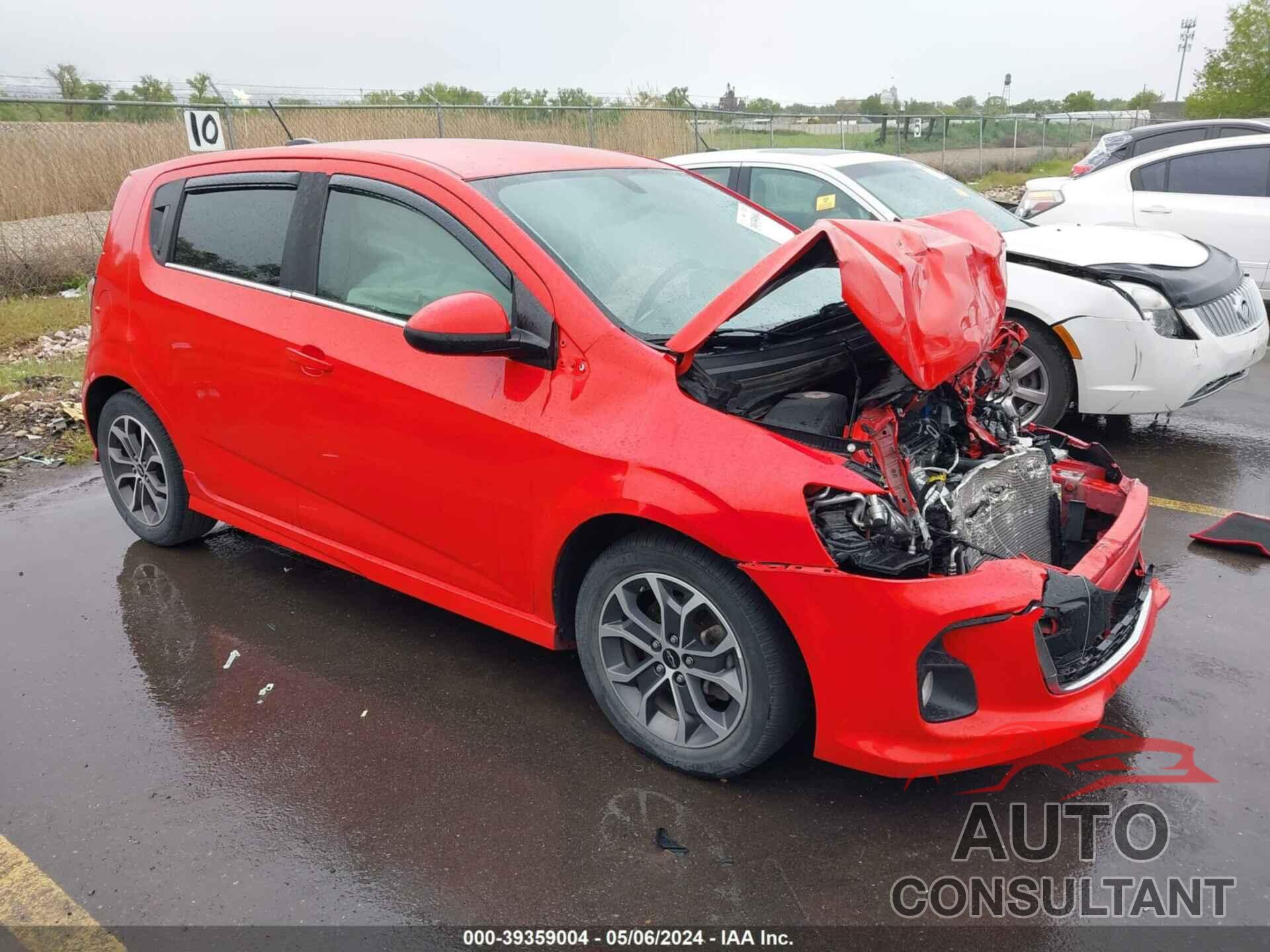 CHEVROLET SONIC 2018 - 1G1JD6SH6J4102551