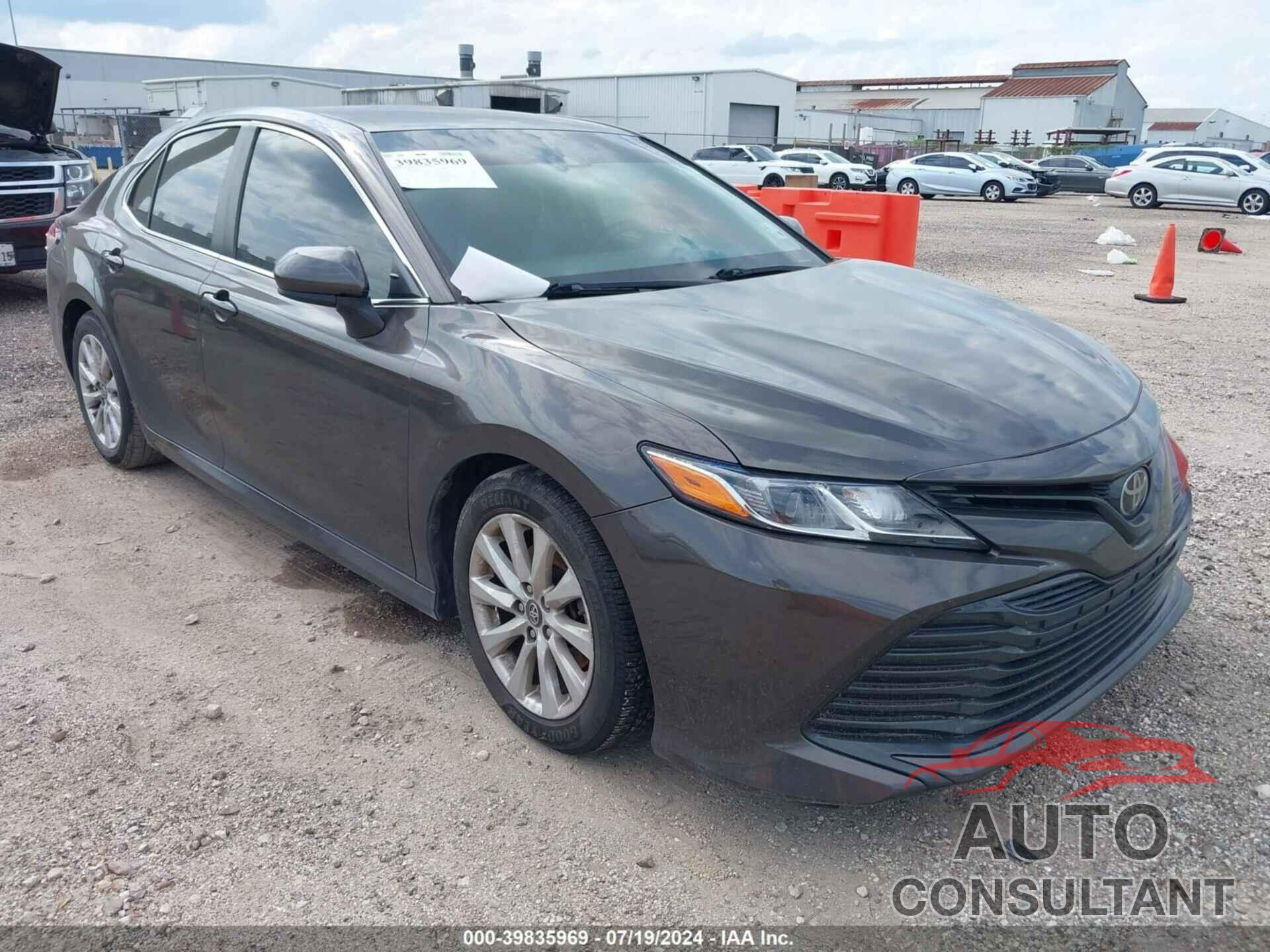 TOYOTA CAMRY 2018 - 4T1B11HK4JU048222