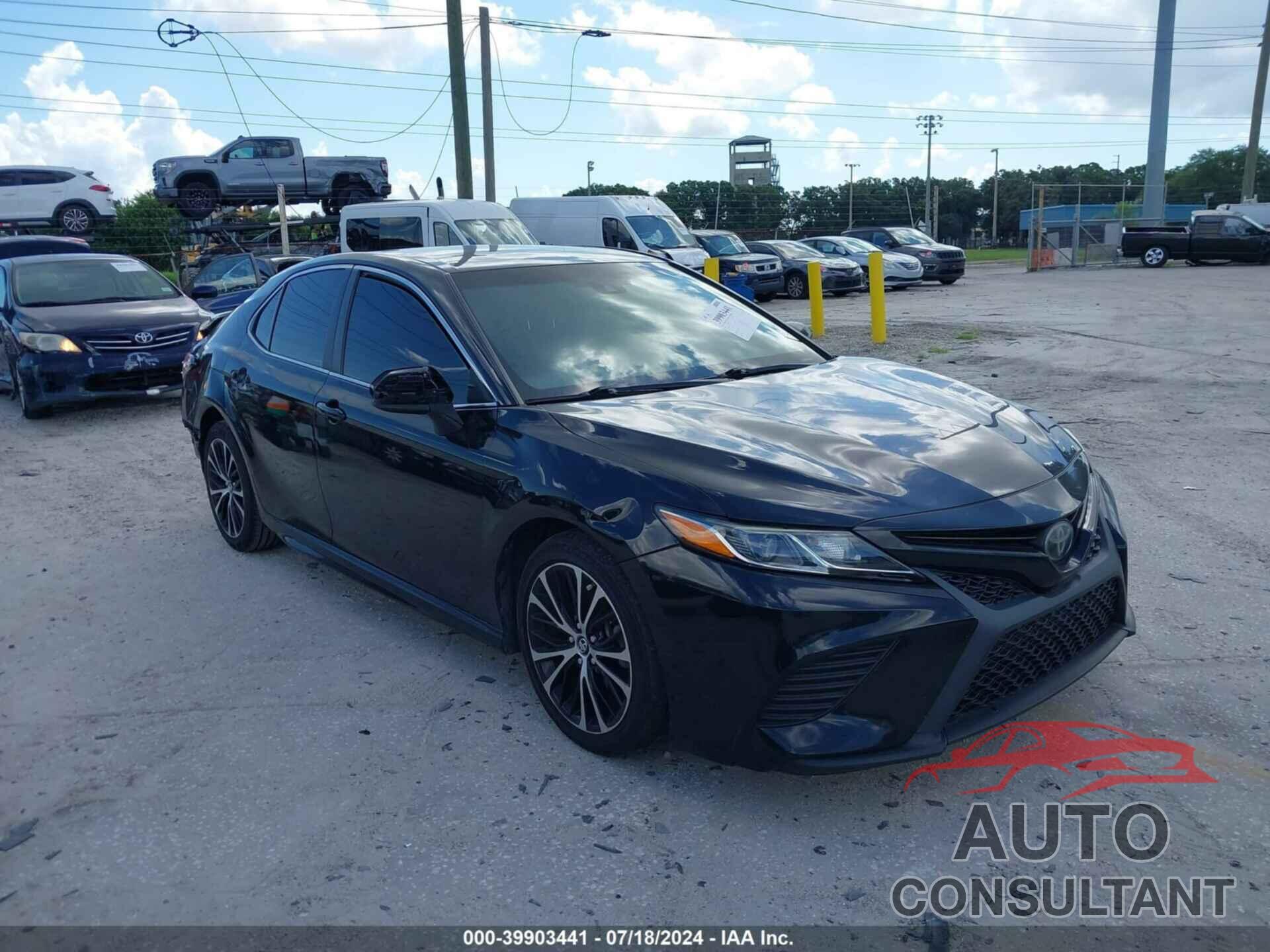 TOYOTA CAMRY 2018 - 4T1B11HKXJU103675