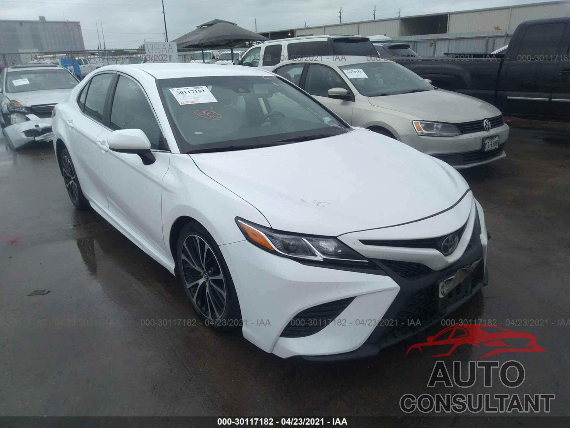 TOYOTA CAMRY 2018 - 4T1B11HK6JU643847