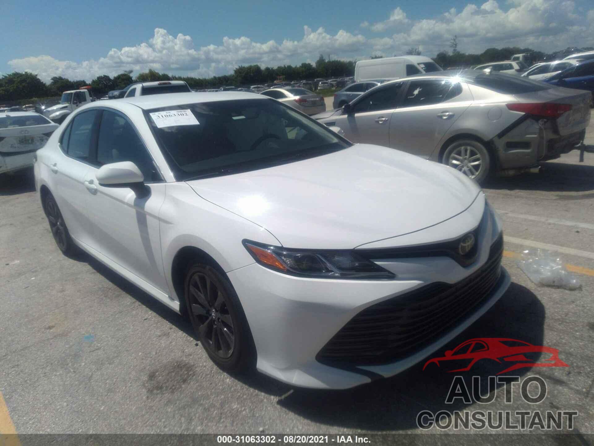 TOYOTA CAMRY 2018 - 4T1B11HK6JU578952