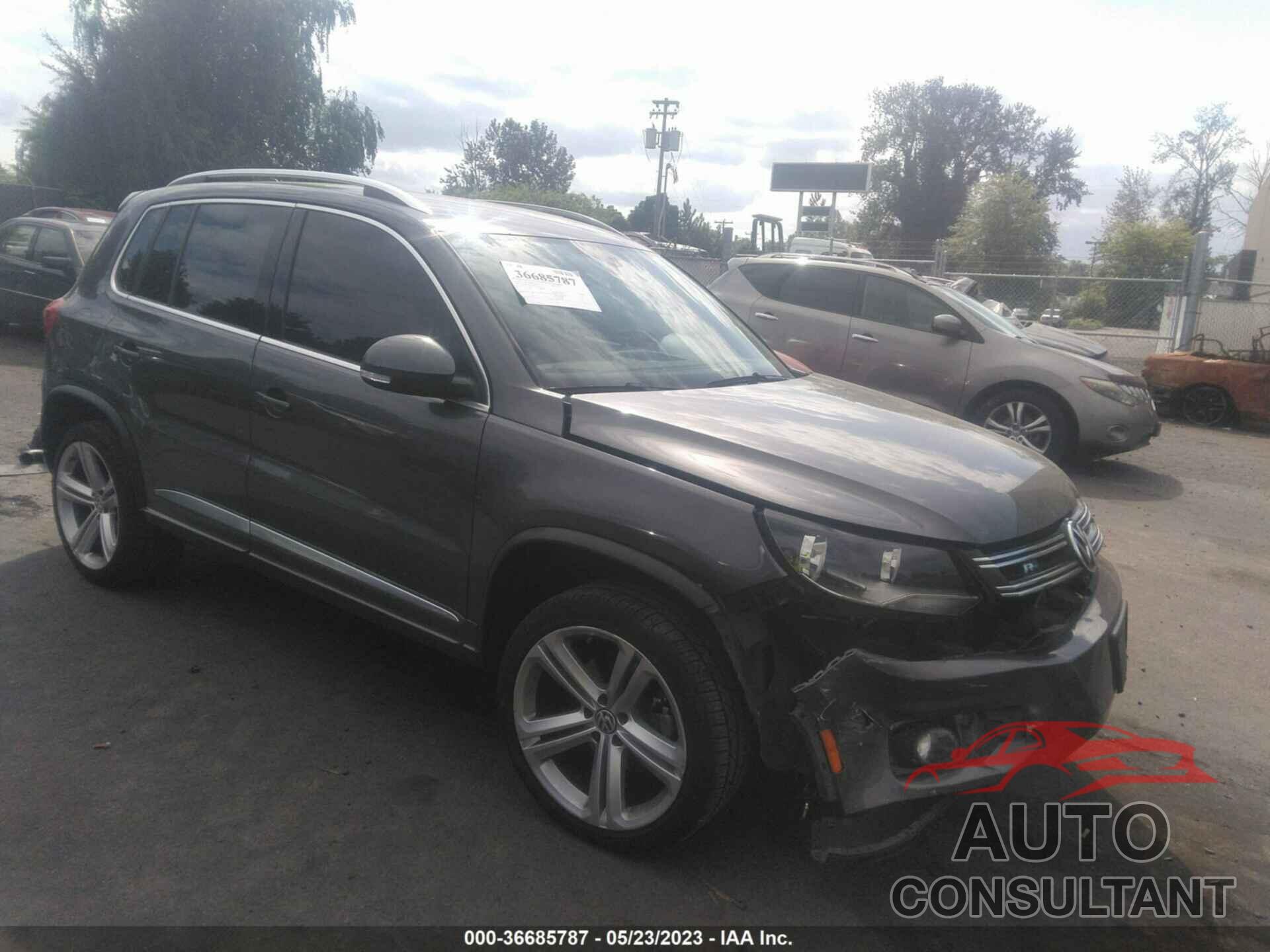 VOLKSWAGEN TIGUAN 2016 - WVGBV7AX2GW527300