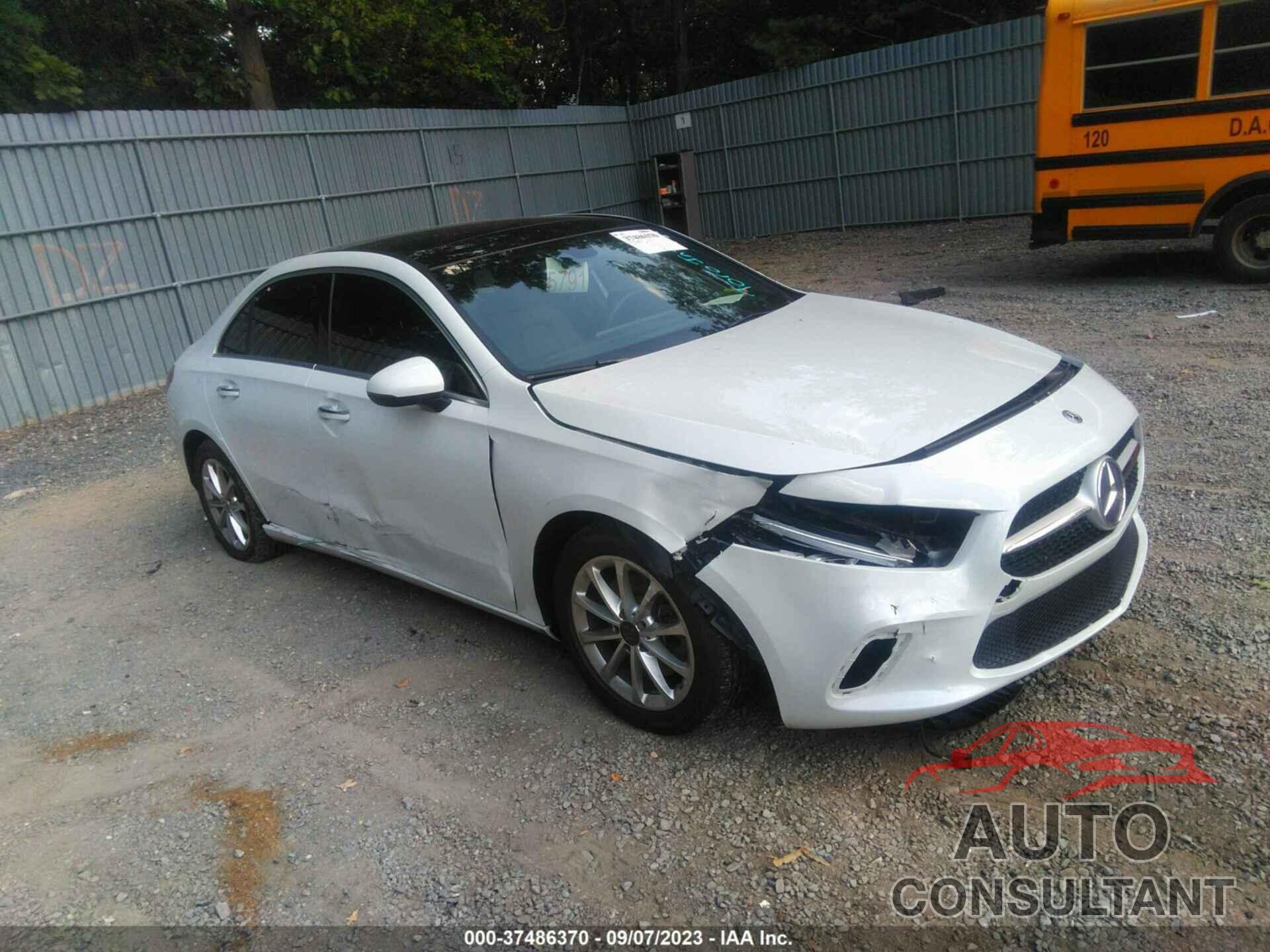 MERCEDES-BENZ A 220 2019 - WDD3G4FB5KW027516