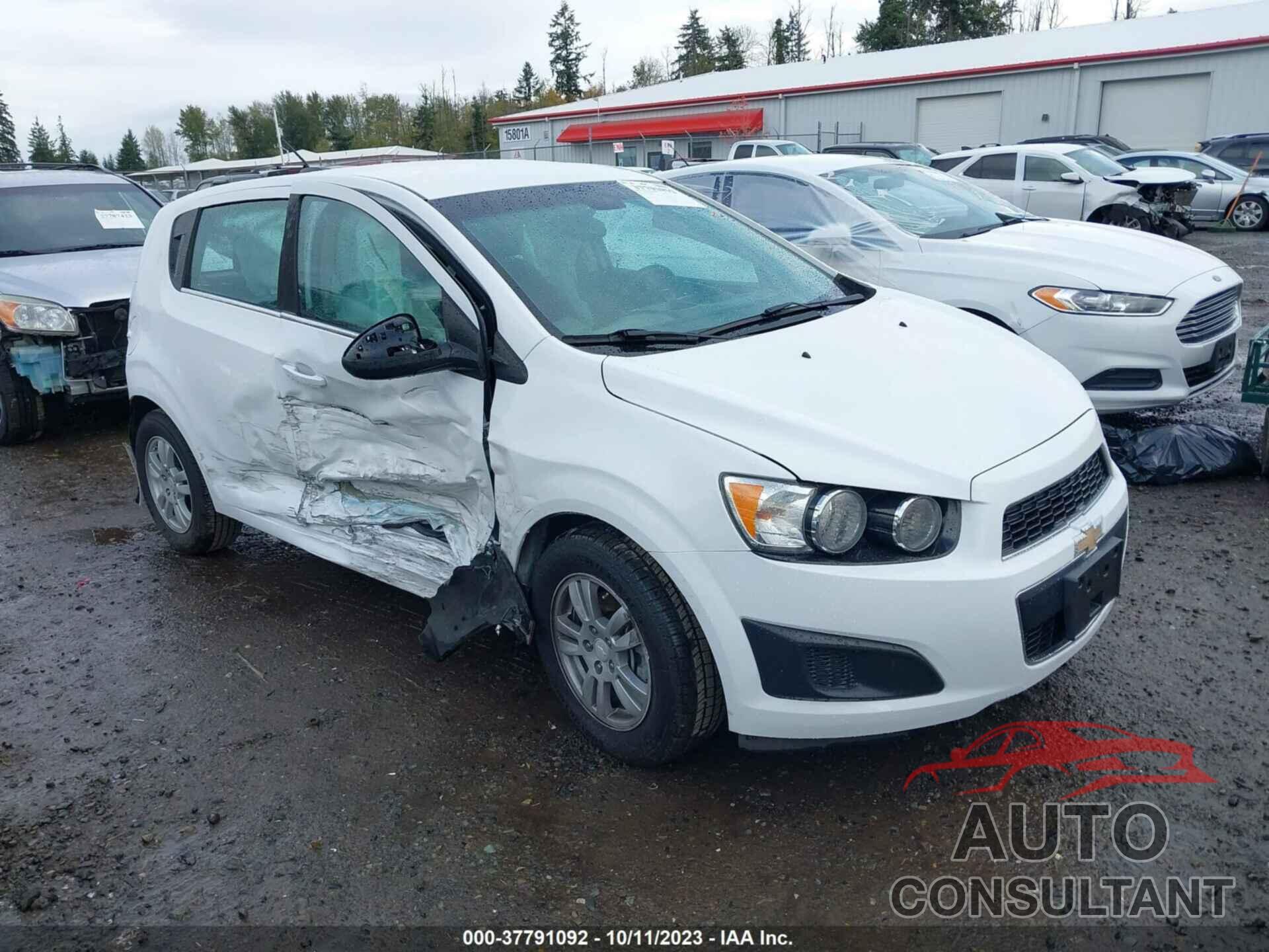 CHEVROLET SONIC 2015 - 1G1JC6SH7F4166589