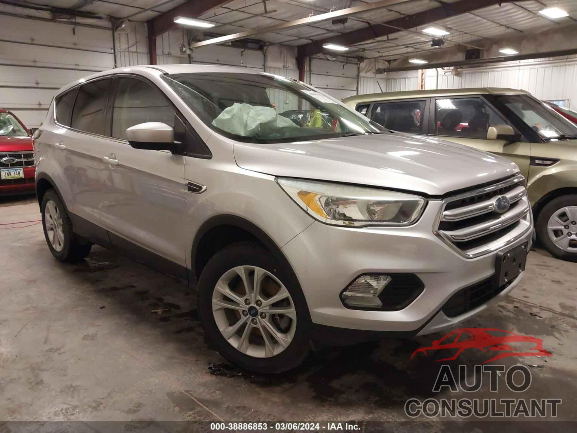 FORD ESCAPE 2017 - 1FMCU9G96HUA29190