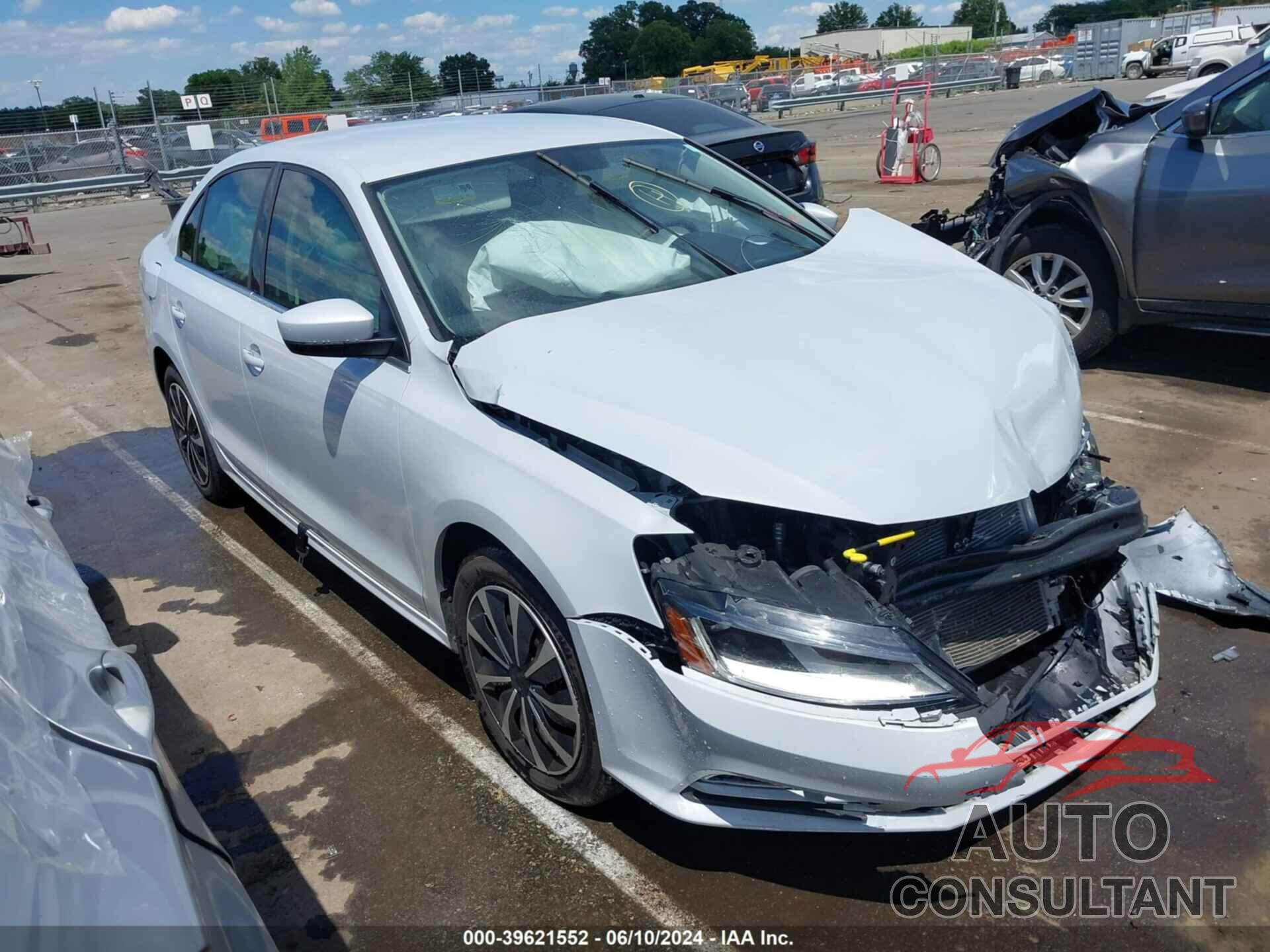 VOLKSWAGEN JETTA 2017 - 3VW2B7AJXHM243324