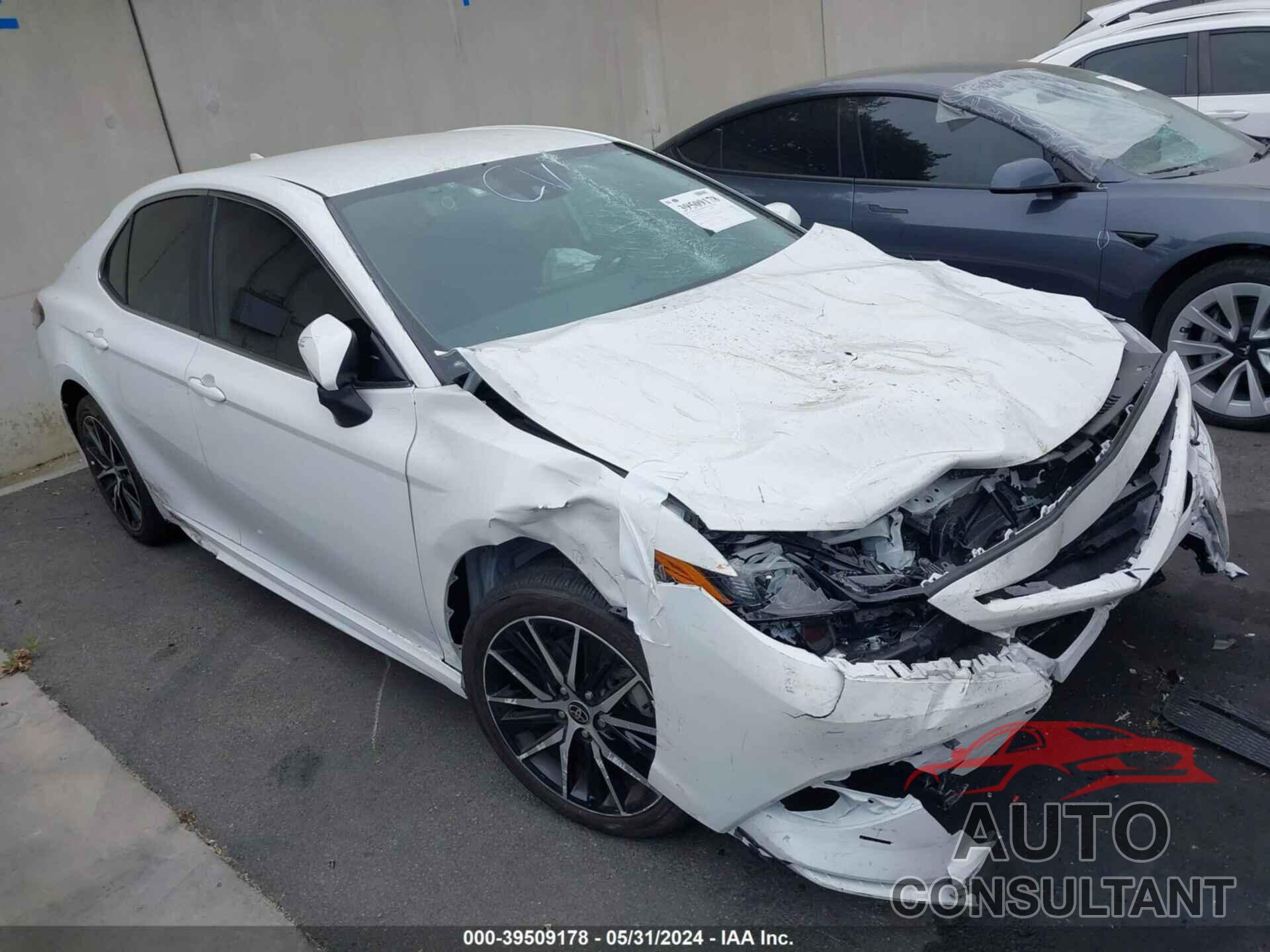TOYOTA CAMRY 2022 - 4T1G11AK0NU068635