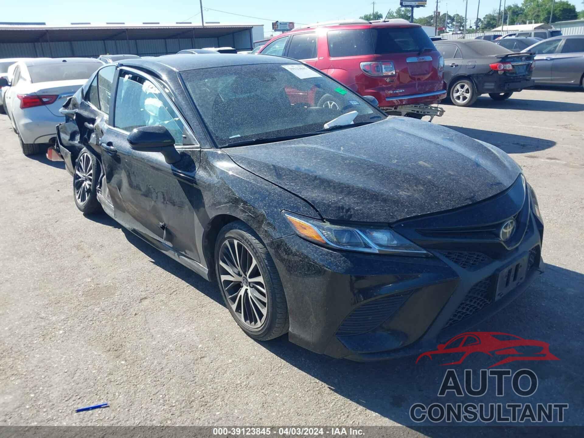 TOYOTA CAMRY 2018 - 4T1B11HK8JU666496