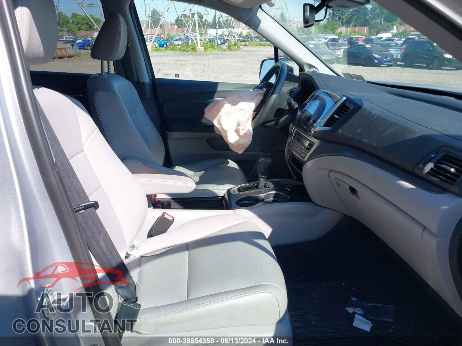 HONDA PILOT 2017 - 5FNYF5H64HB038111