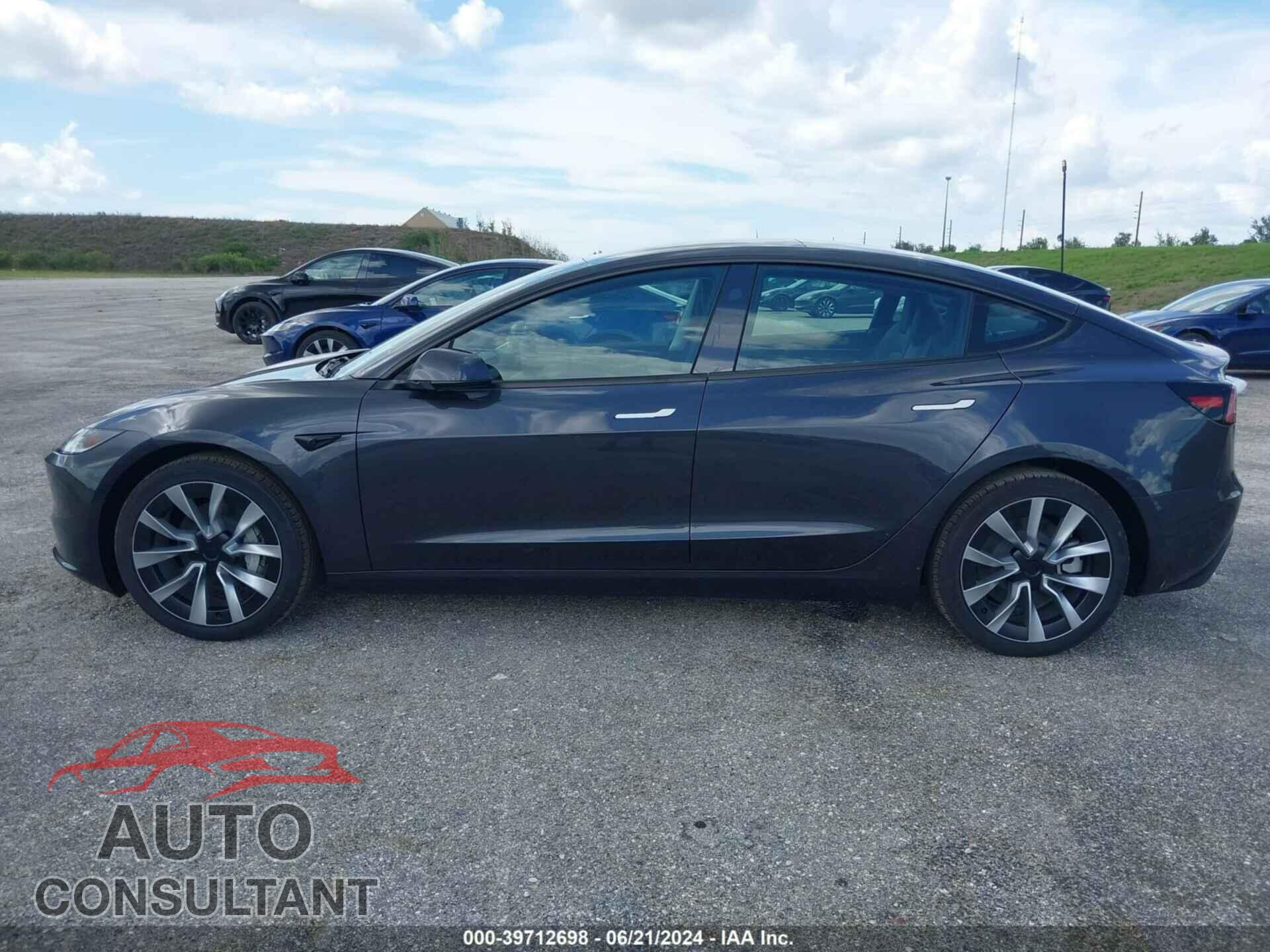 TESLA MODEL 3 2024 - 5YJ3E1EA7RF768594