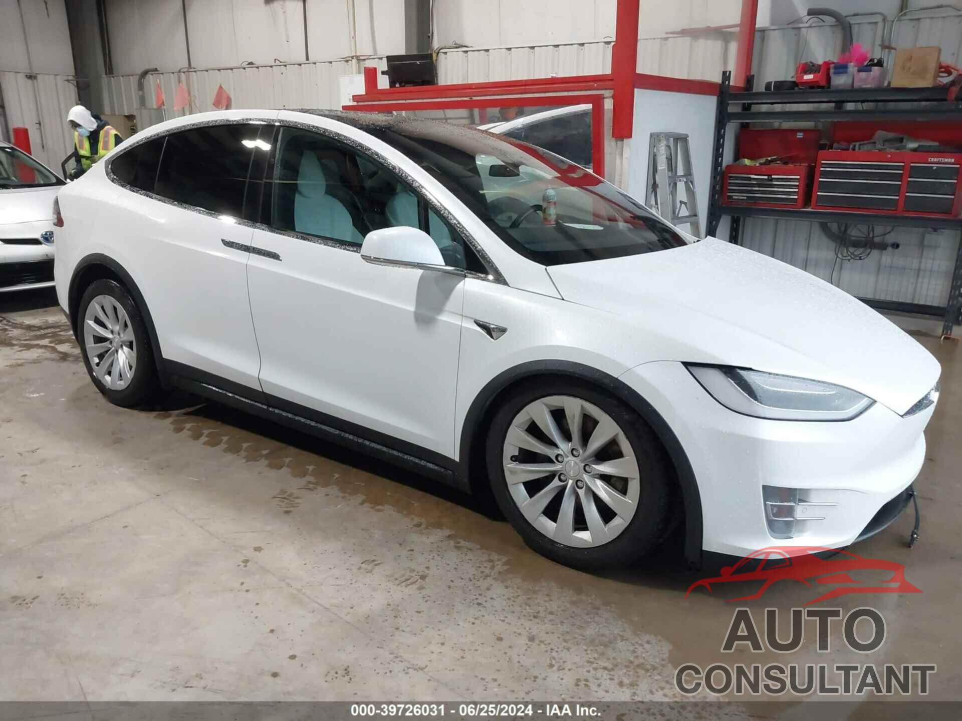 TESLA MODEL X 2017 - 5YJXCBE23HF055745