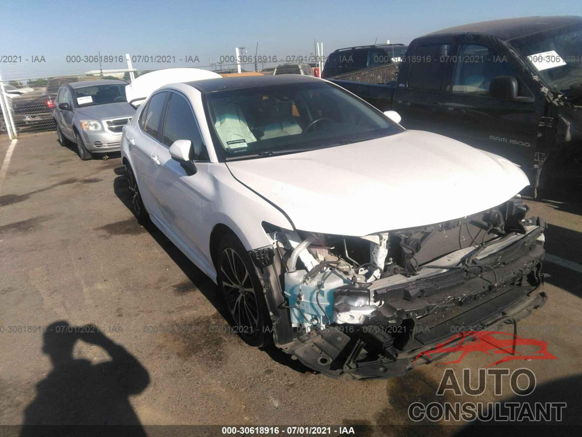 TOYOTA CAMRY 2018 - 4T1B11HK3JU068199
