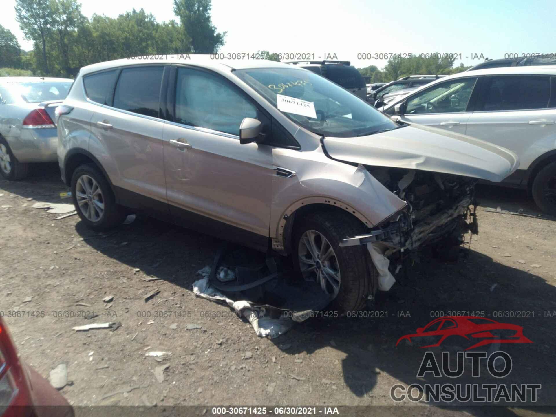 FORD ESCAPE 2017 - 1FMCU0GD4HUA18270