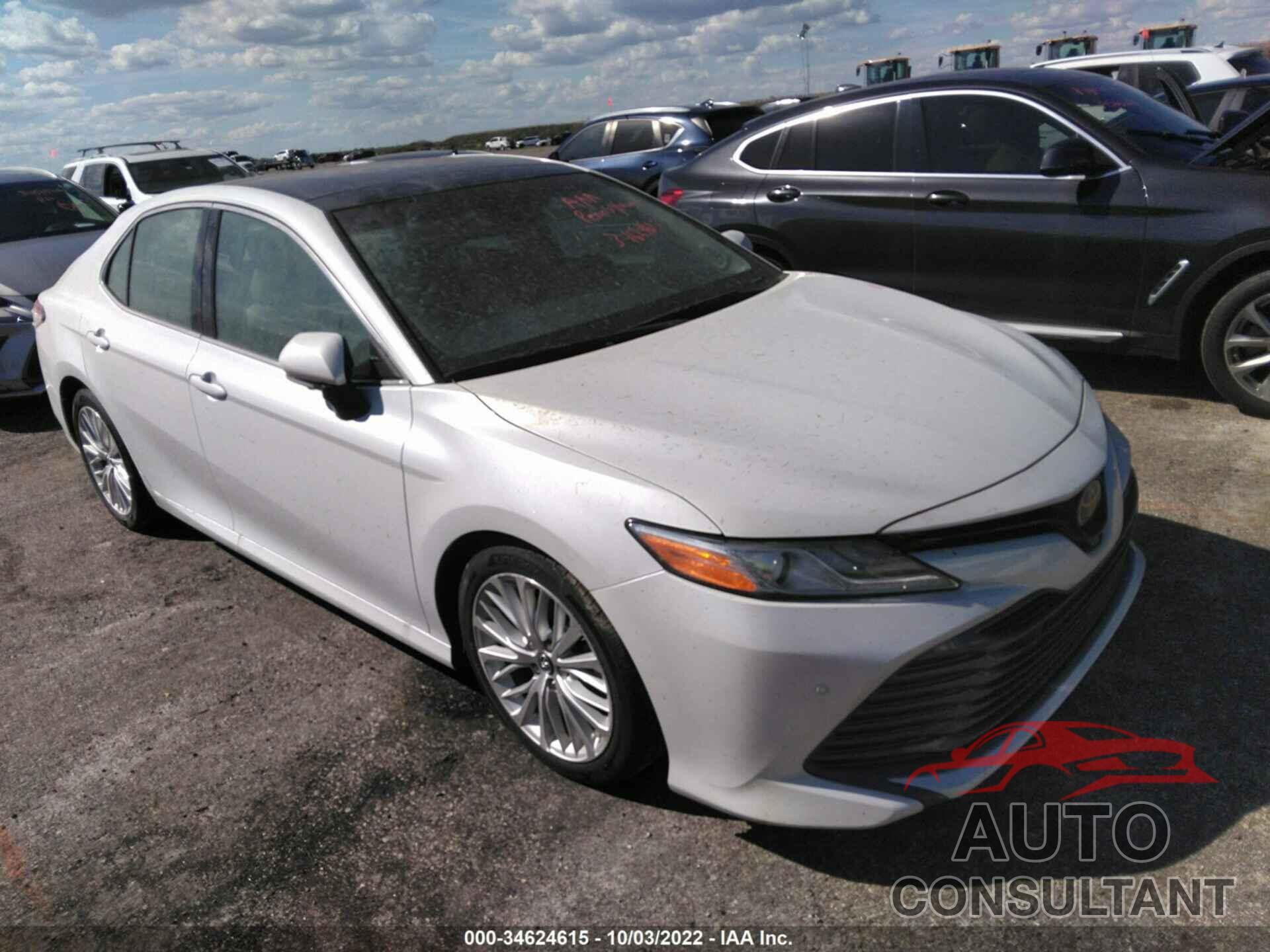 TOYOTA CAMRY 2018 - 4T1B11HK1JU058982