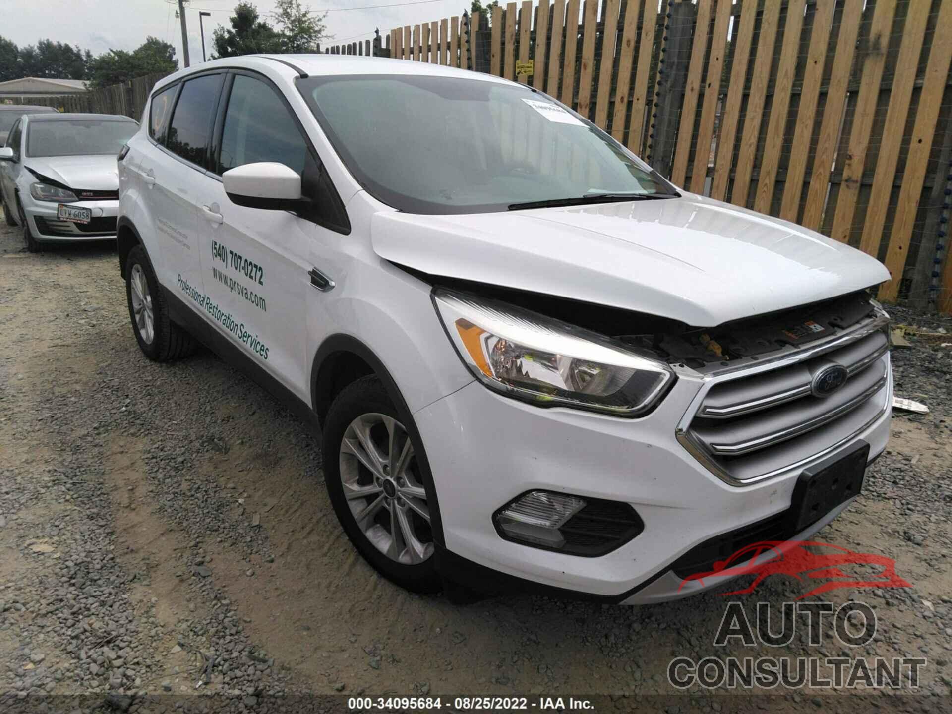 FORD ESCAPE 2017 - 1FMCU0GD5HUD73156